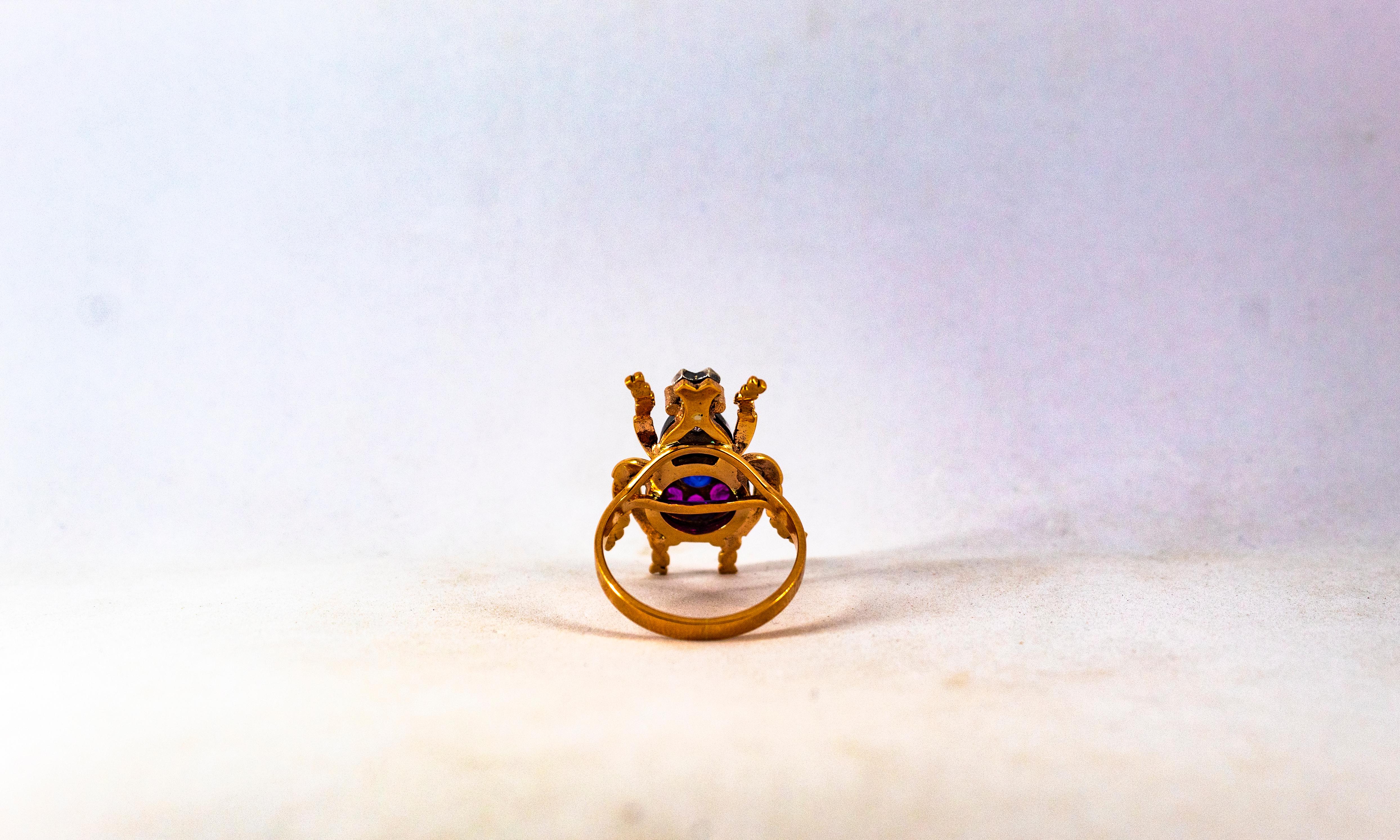 Bague cocktail de style Art Nouveau en or jaune avec diamant blanc, émeraude, rubis et saphir en vente 7