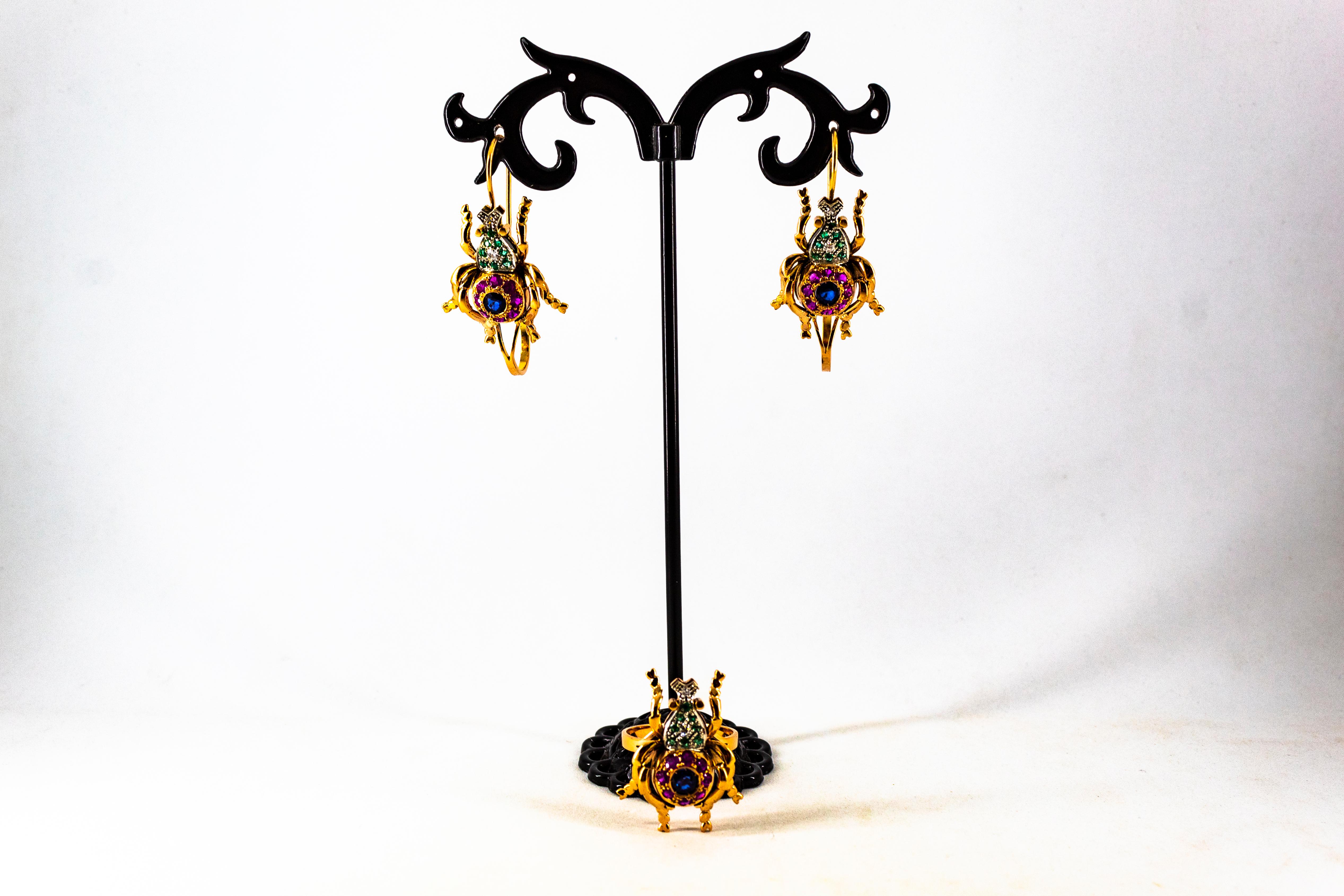 Bague cocktail de style Art Nouveau en or jaune avec diamant blanc, émeraude, rubis et saphir en vente 12