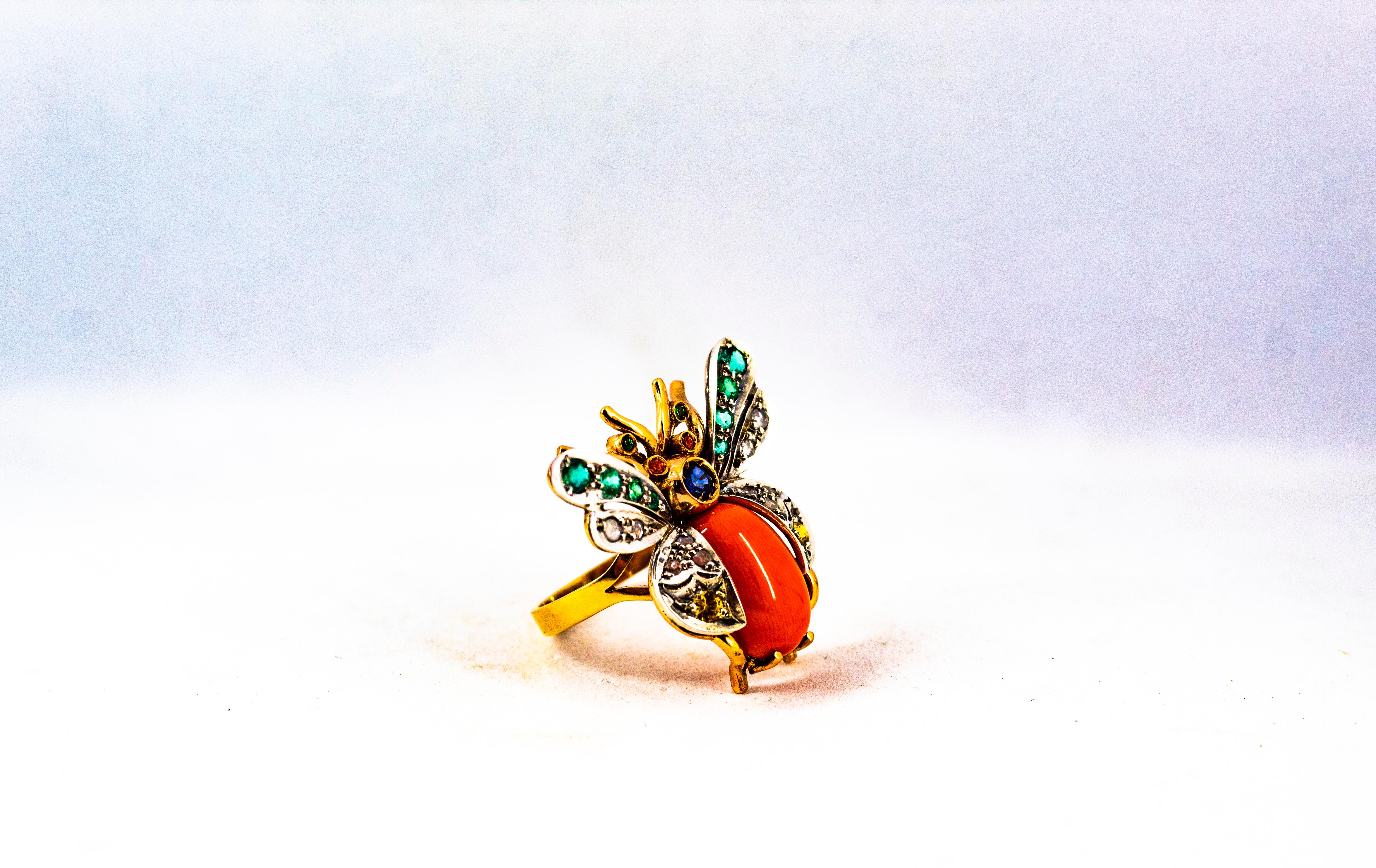 Anello da cocktail in oro giallo con diamante bianco, smeraldo, zaffiro e corallo in stile Art Nouveau in vendita 6