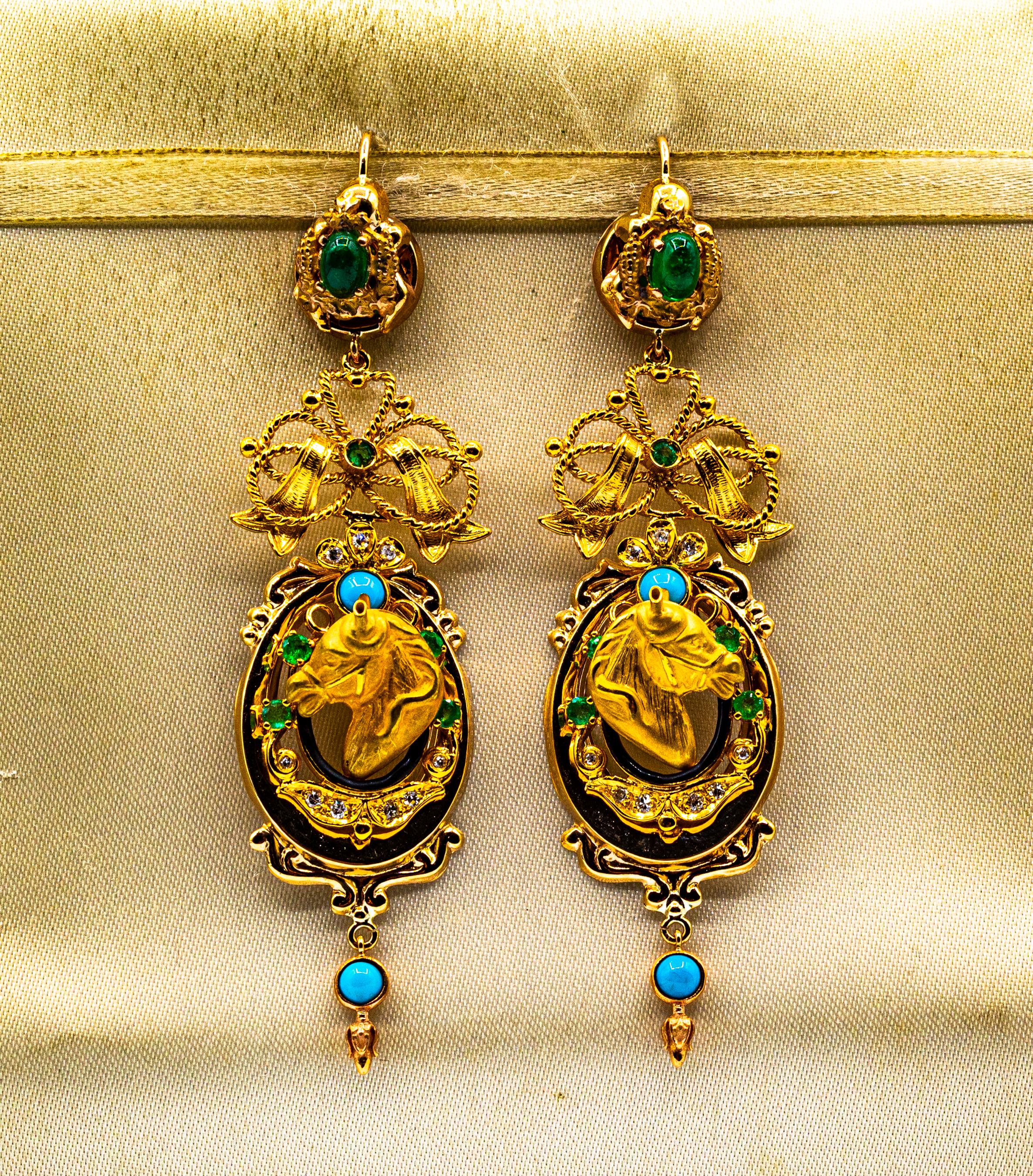 Jugendstil Ohrringe „Horses“ mit weißen Diamanten, Smaragden und Türkis aus Gelbgold (Art nouveau) im Angebot