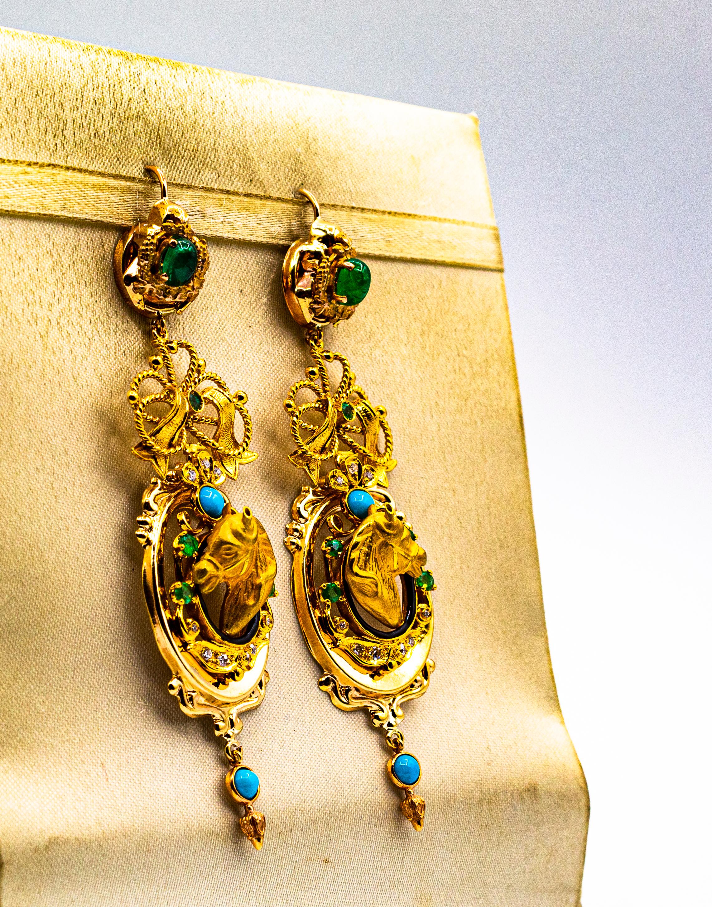 Jugendstil Ohrringe „Horses“ mit weißen Diamanten, Smaragden und Türkis aus Gelbgold (Brillantschliff) im Angebot