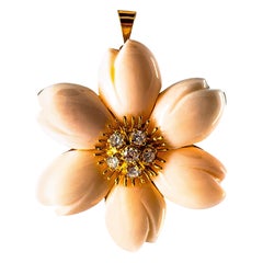 Pendentif de style Art nouveau en or jaune et corail rose avec diamants blancs, fabriqué à la main
