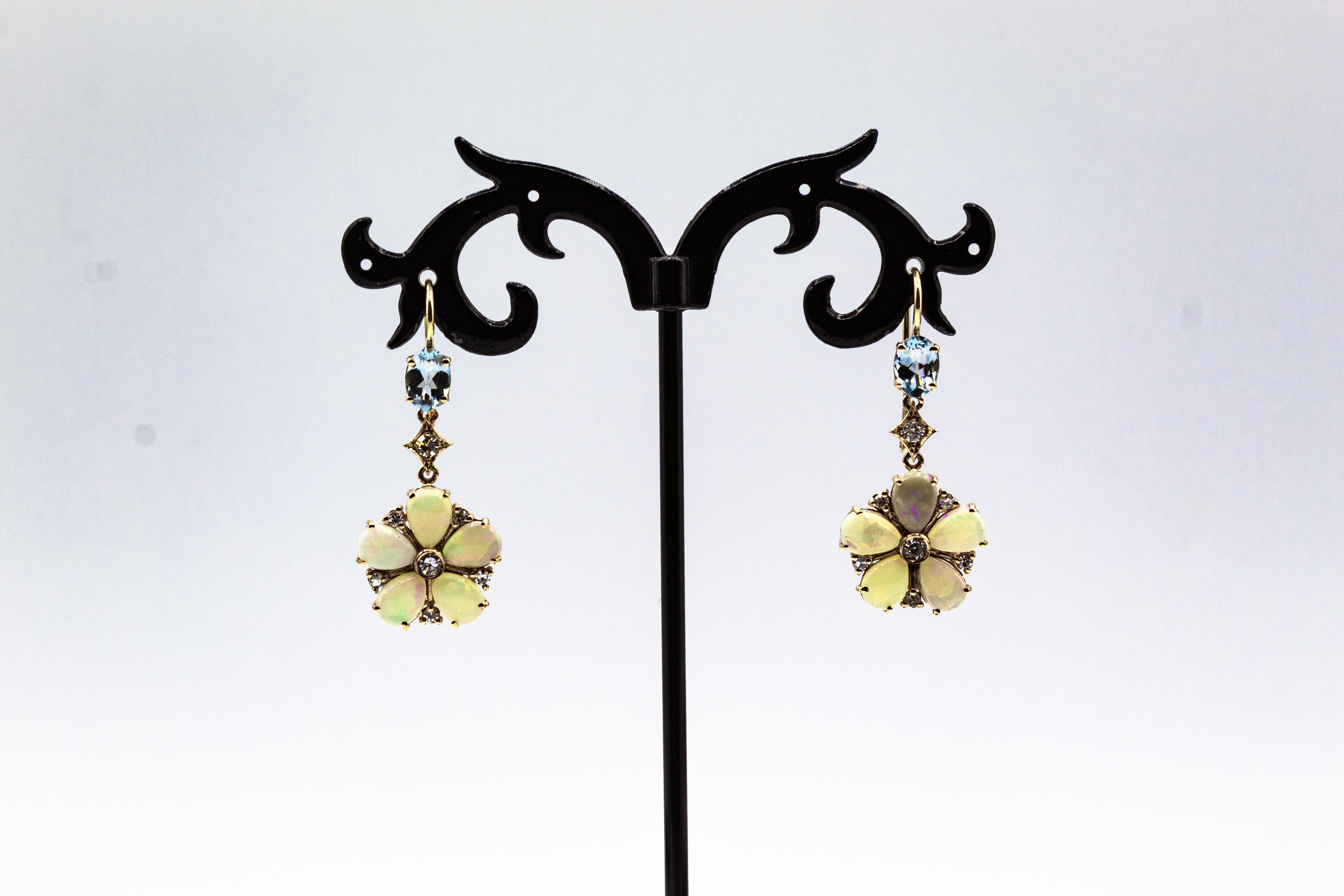Gelbgold-Tropfen-Ohrringe im Jugendstil mit weißem Diamant-Opal und Aquamarin (Art nouveau) im Angebot