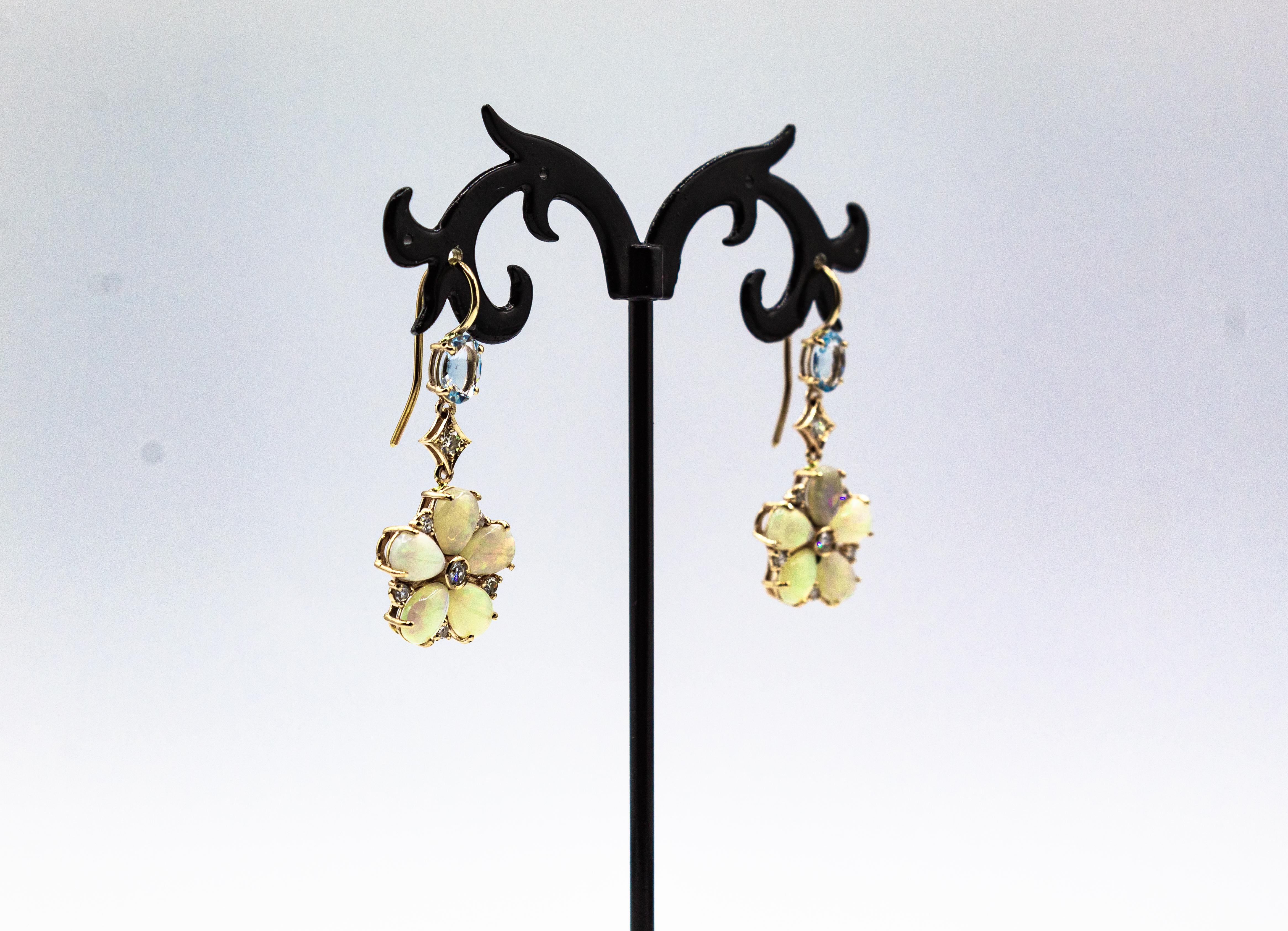 Gelbgold-Tropfen-Ohrringe im Jugendstil mit weißem Diamant-Opal und Aquamarin im Zustand „Neu“ im Angebot in Naples, IT