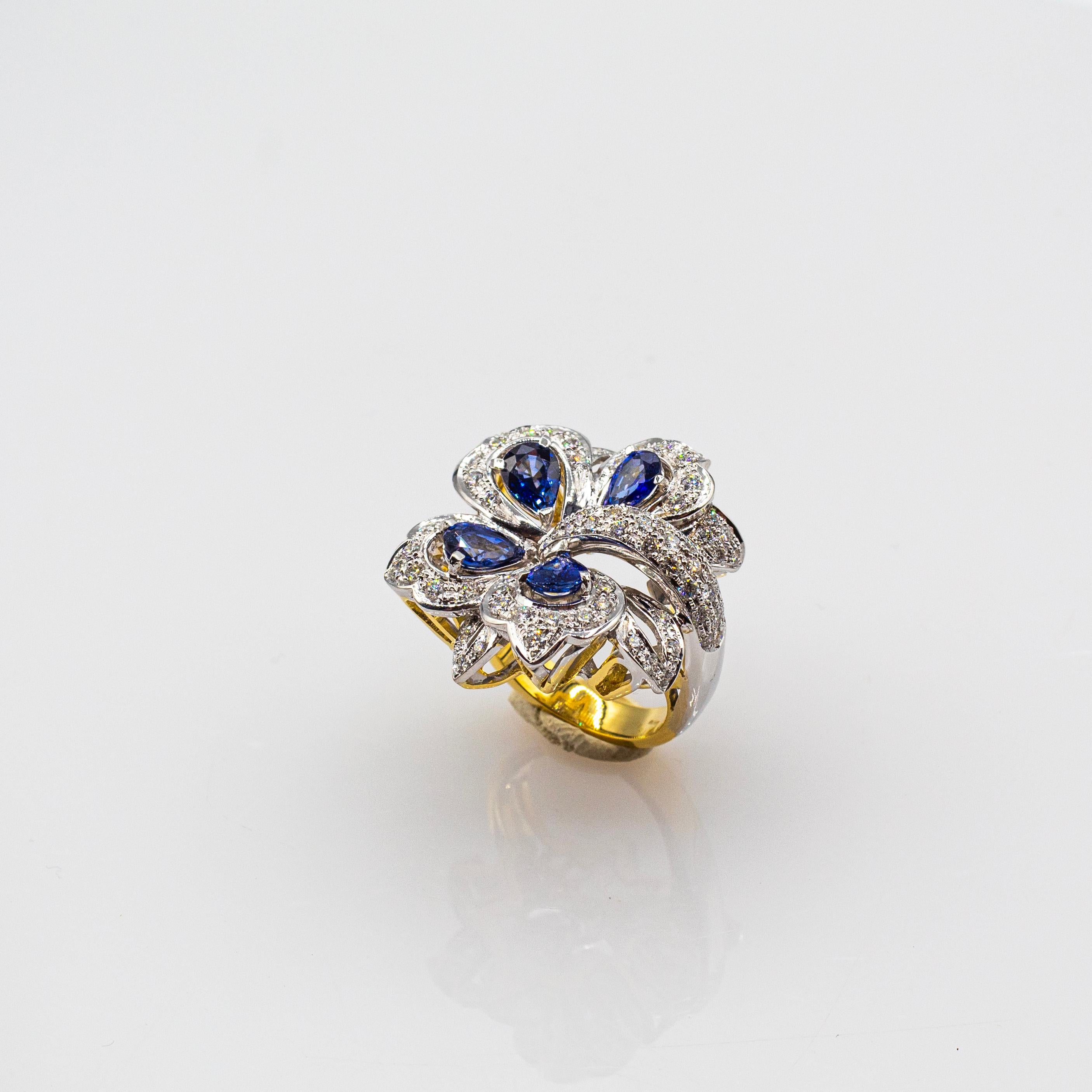 Art nouveau Bague de cocktail en or jaune, style Art Nouveau, diamant blanc, saphir bleu taillé en poire en vente