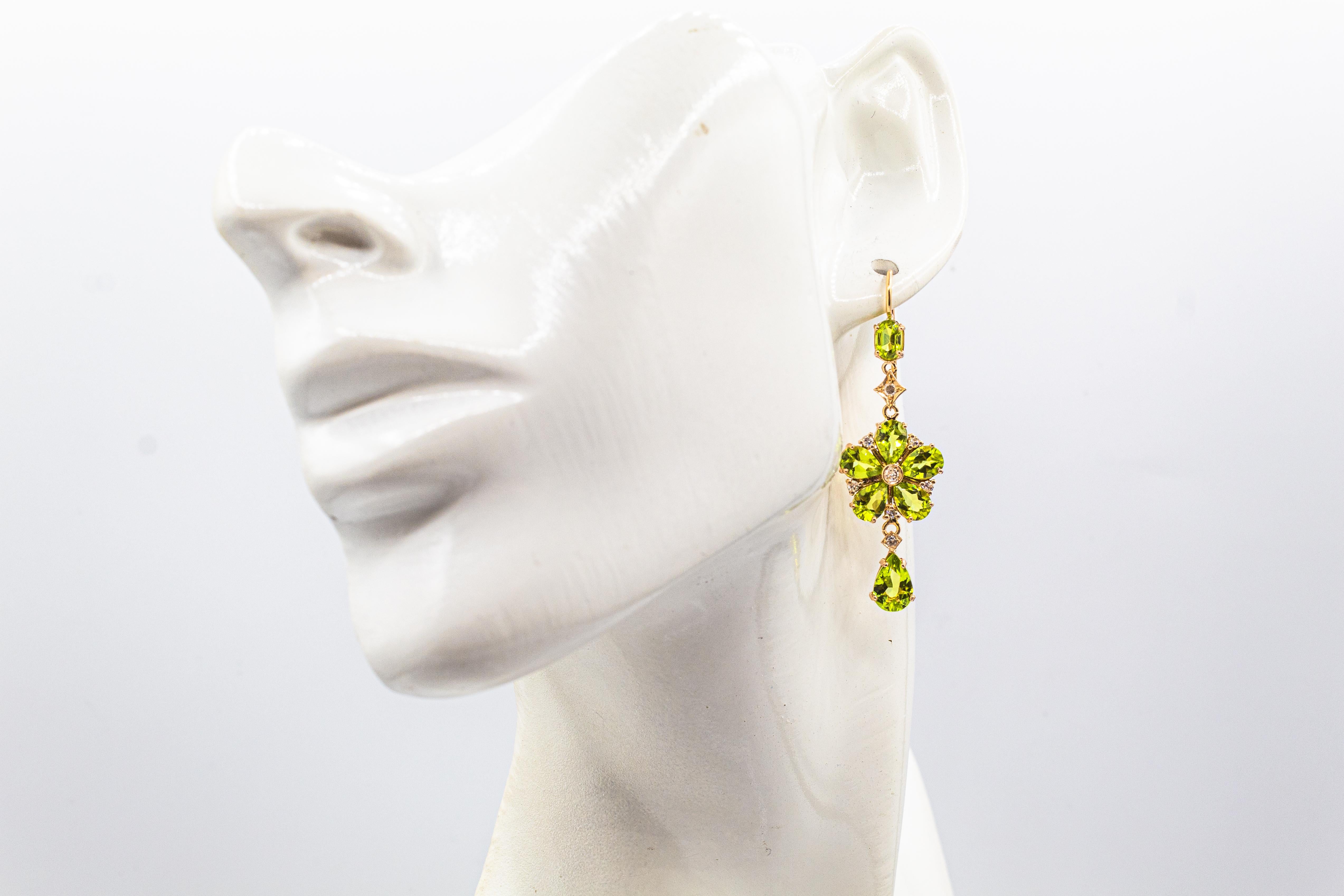 Boucles d'oreilles de style Art nouveau en or jaune avec fleurs en diamants blancs et péridots taille poire en vente 8
