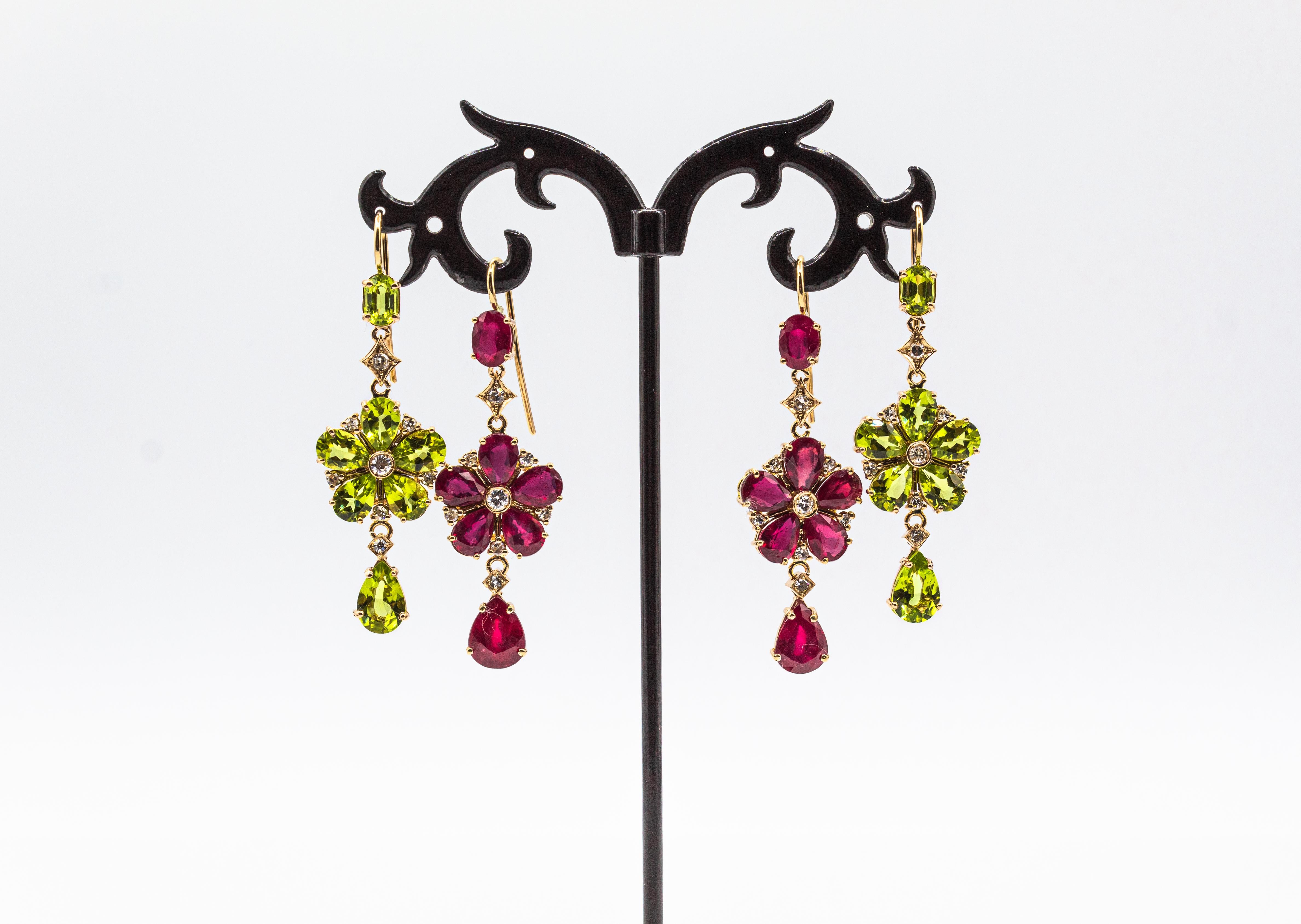 Art Nouveau Style White Diamond Pear Cut Peridot Yellow Gold Flowers Earrings In New Condition For Sale In Naples, IT