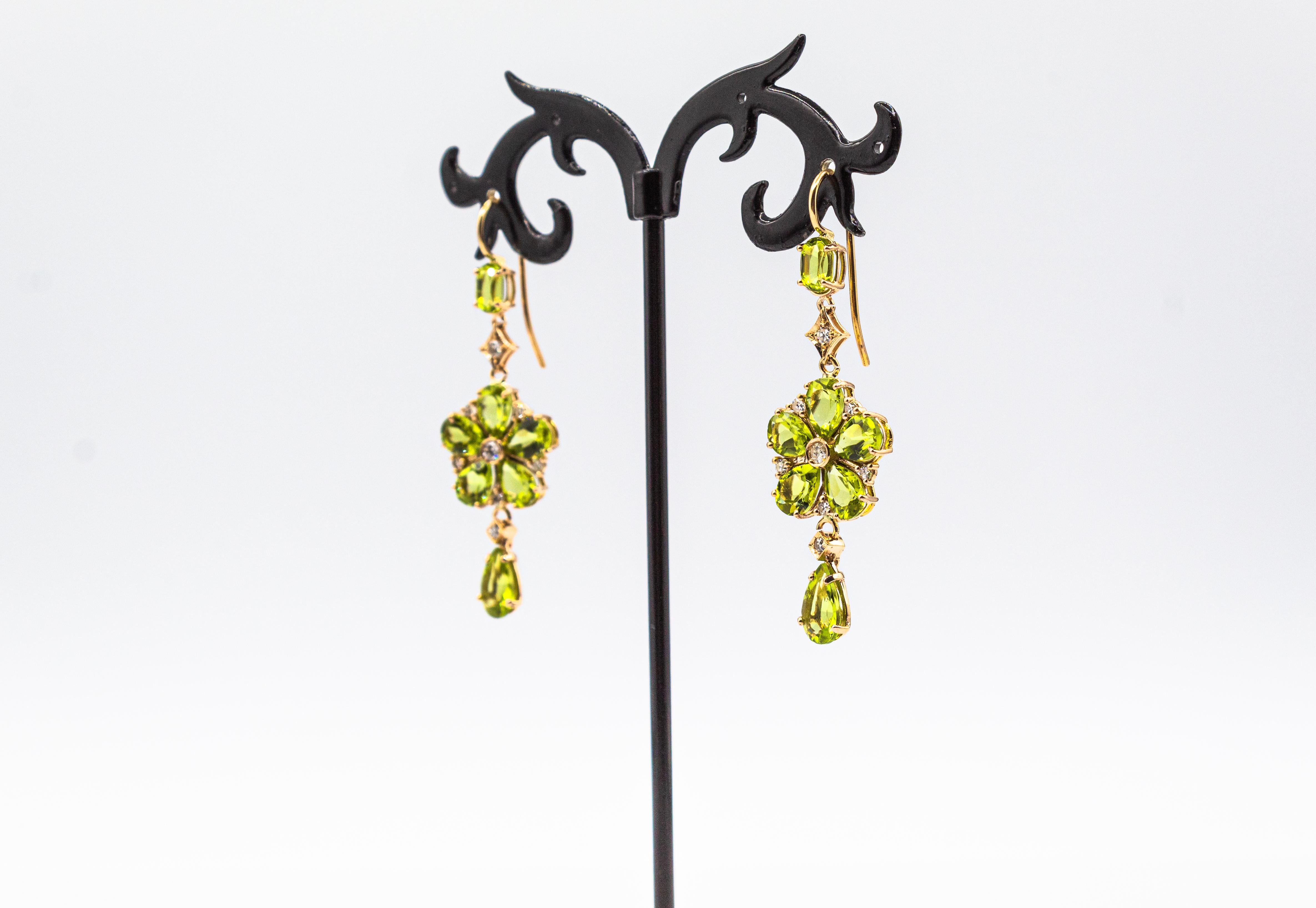 Art Nouveau Style Weißer Diamant Birnenschliff Peridot Gelbgold Blumen Ohrringe im Angebot 2