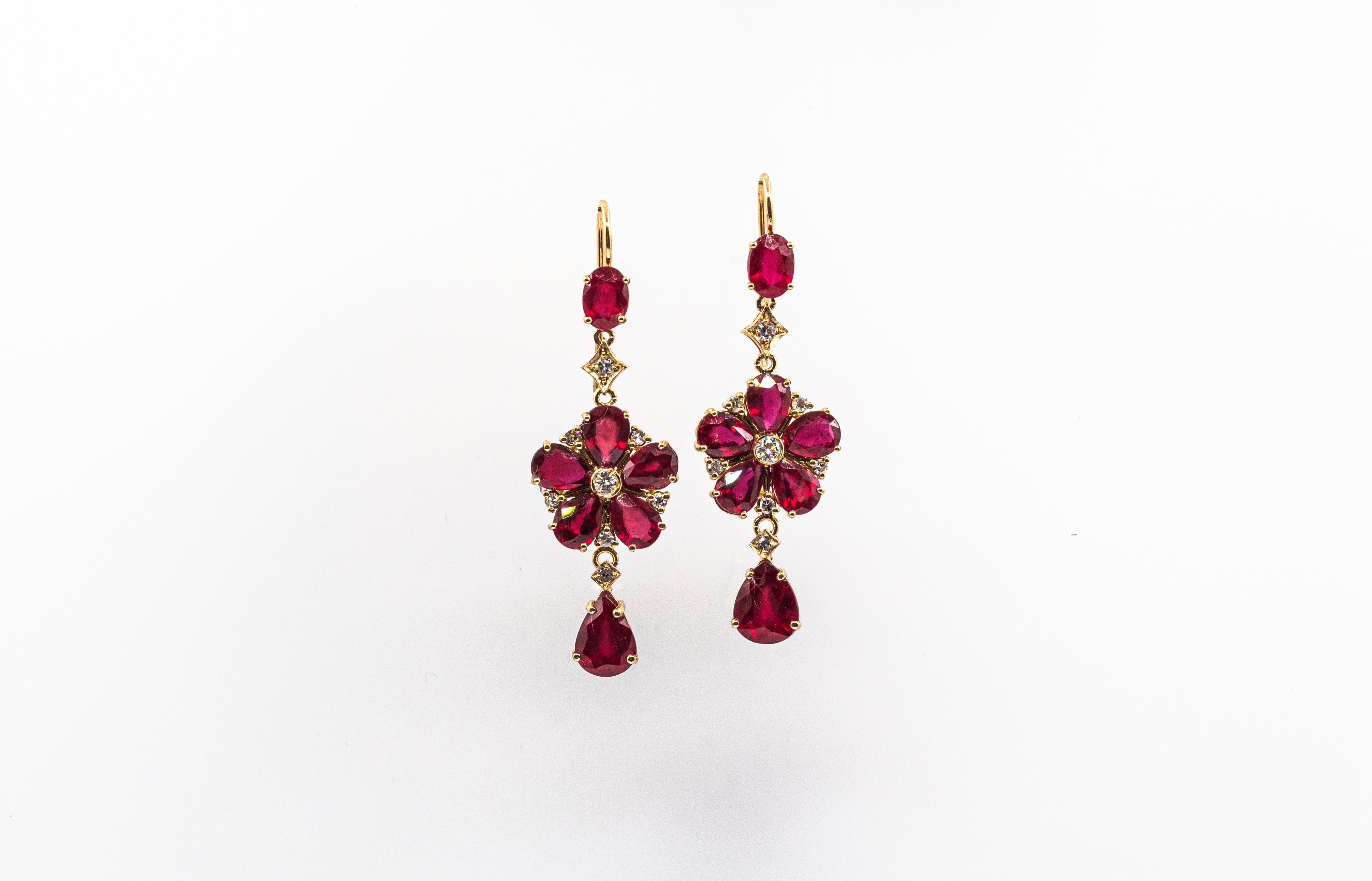 Art Nouveau Style Weißer Diamant Birnenschliff Rubin Gelbgold Blumen Ohrringe im Angebot 3