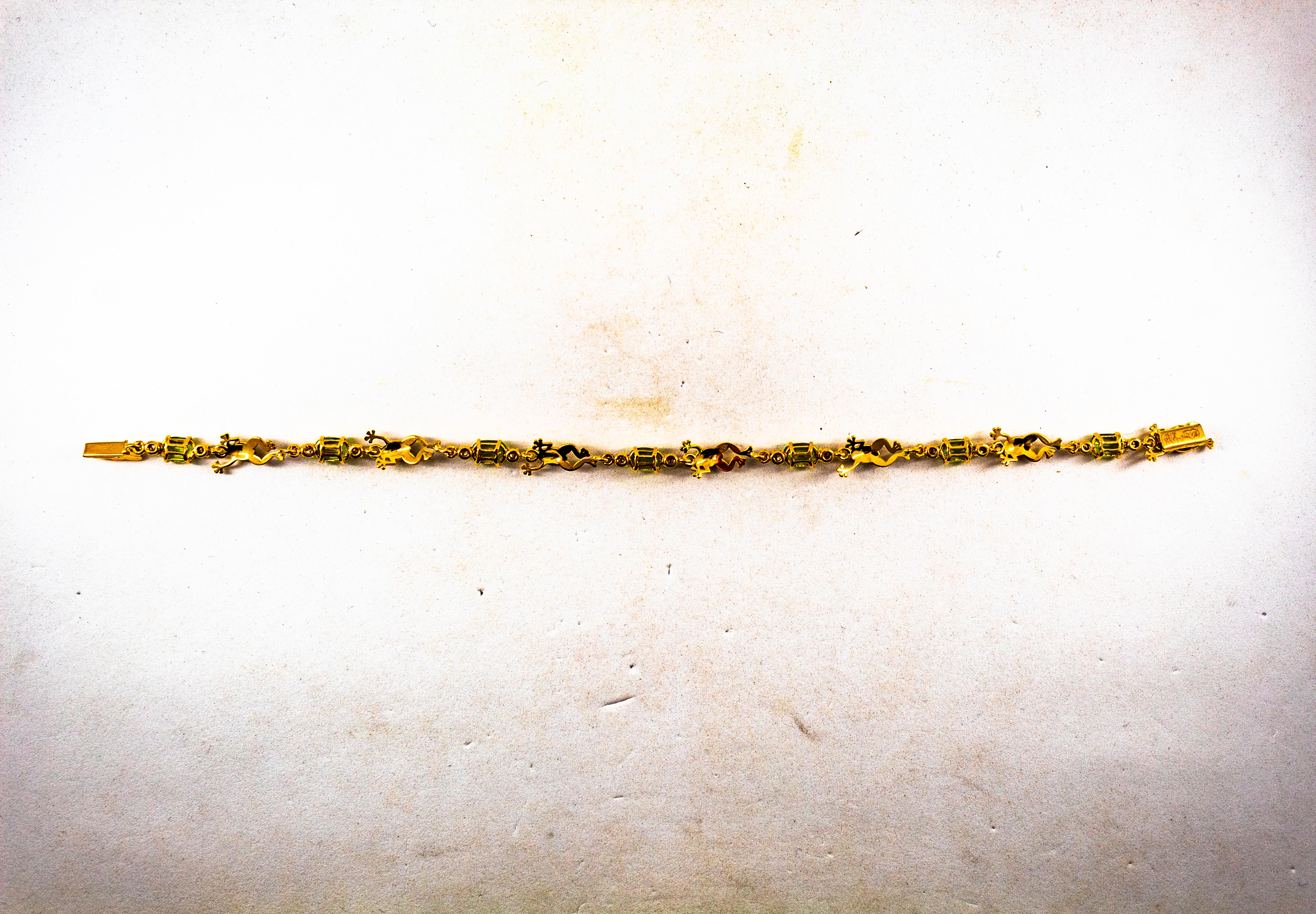 Bracelet « Frog » de style Art nouveau en or jaune avec diamants blancs, péridots et émail en vente 1