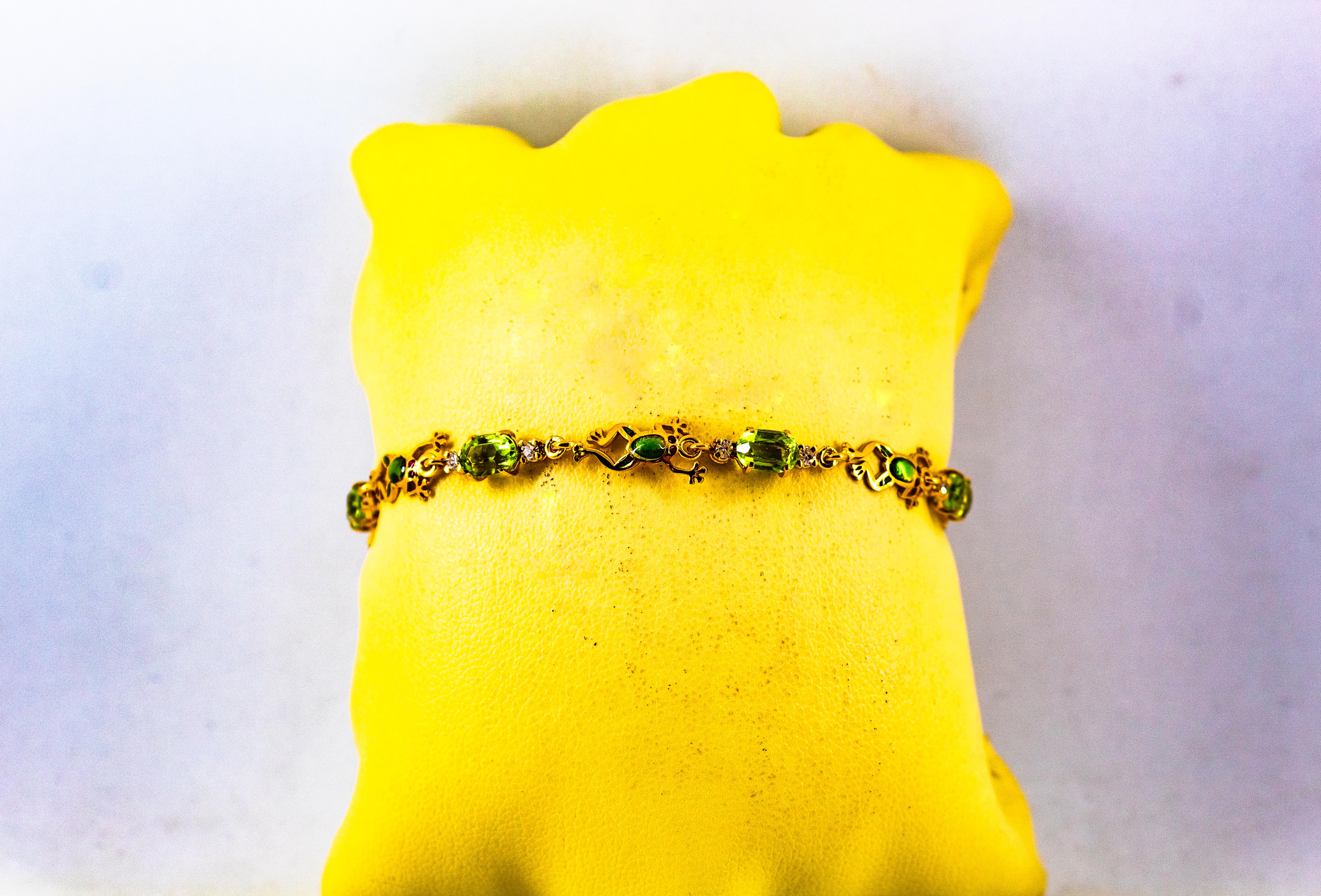 Bracelet « Frog » de style Art nouveau en or jaune avec diamants blancs, péridots et émail en vente 3