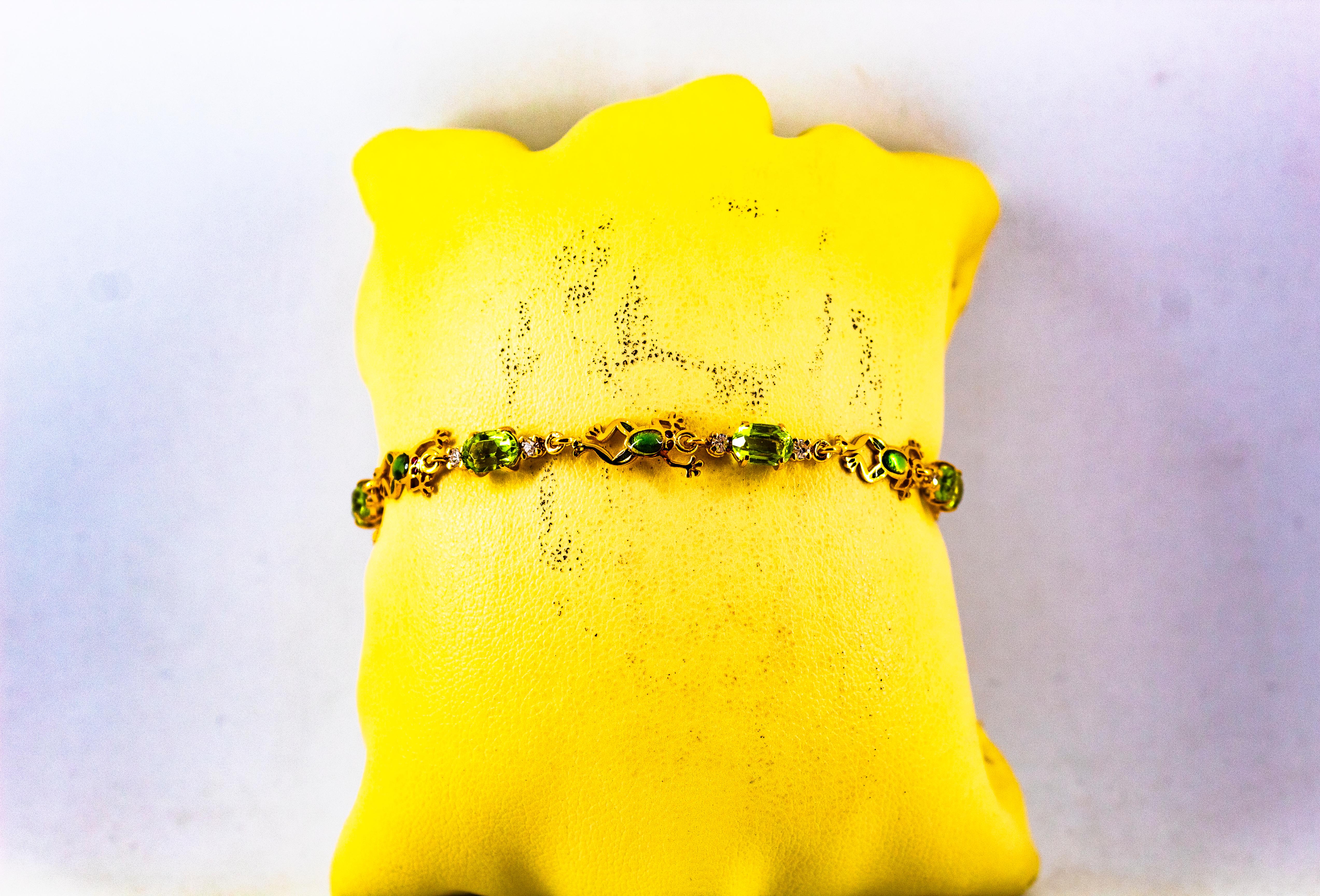 Bracelet « Frog » de style Art nouveau en or jaune avec diamants blancs, péridots et émail en vente 4