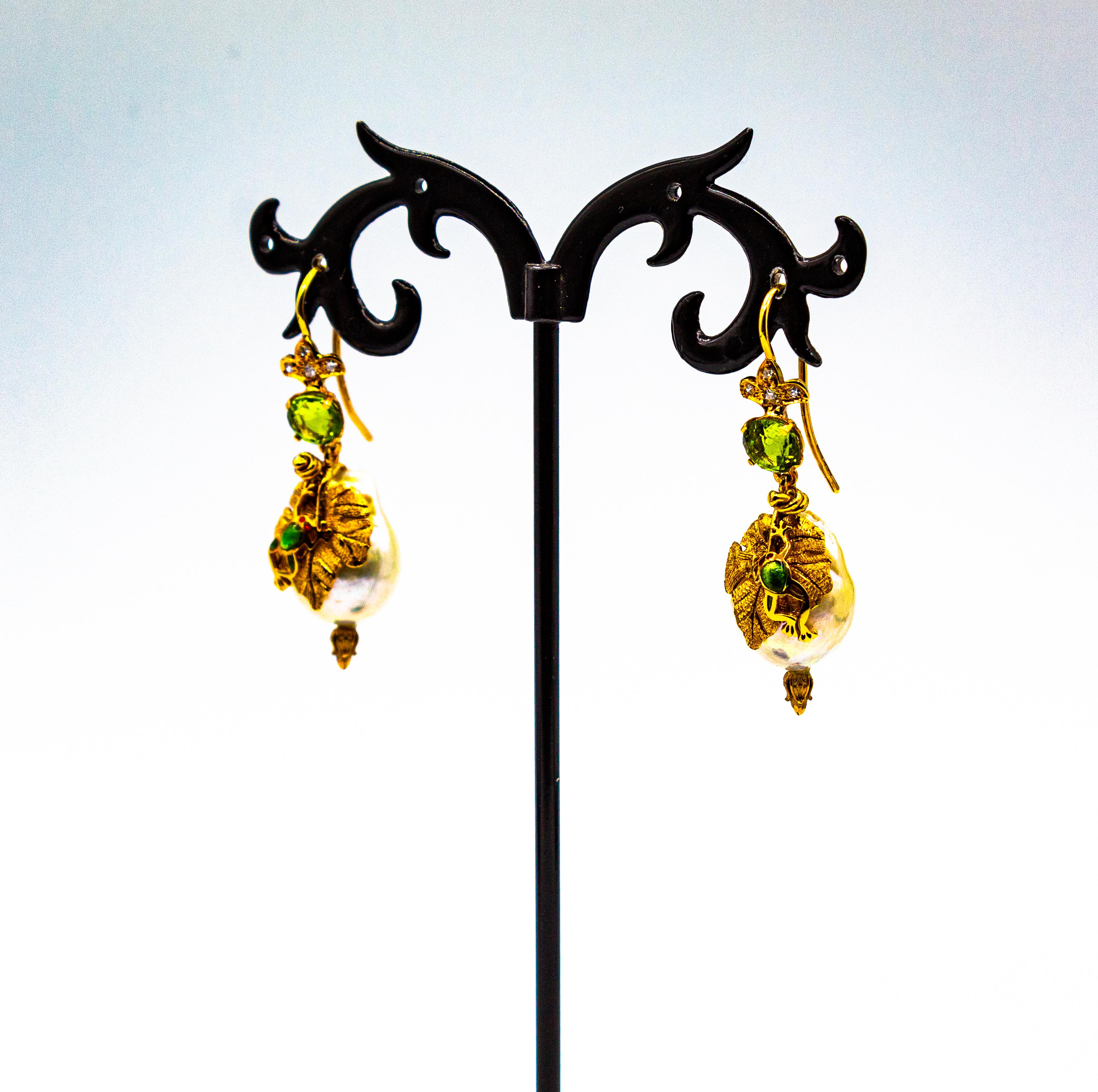 Pendientes Gota de Oro Amarillo Estilo Art Nouveau Diamante Blanco Peridoto Perla Esmalte en venta 5