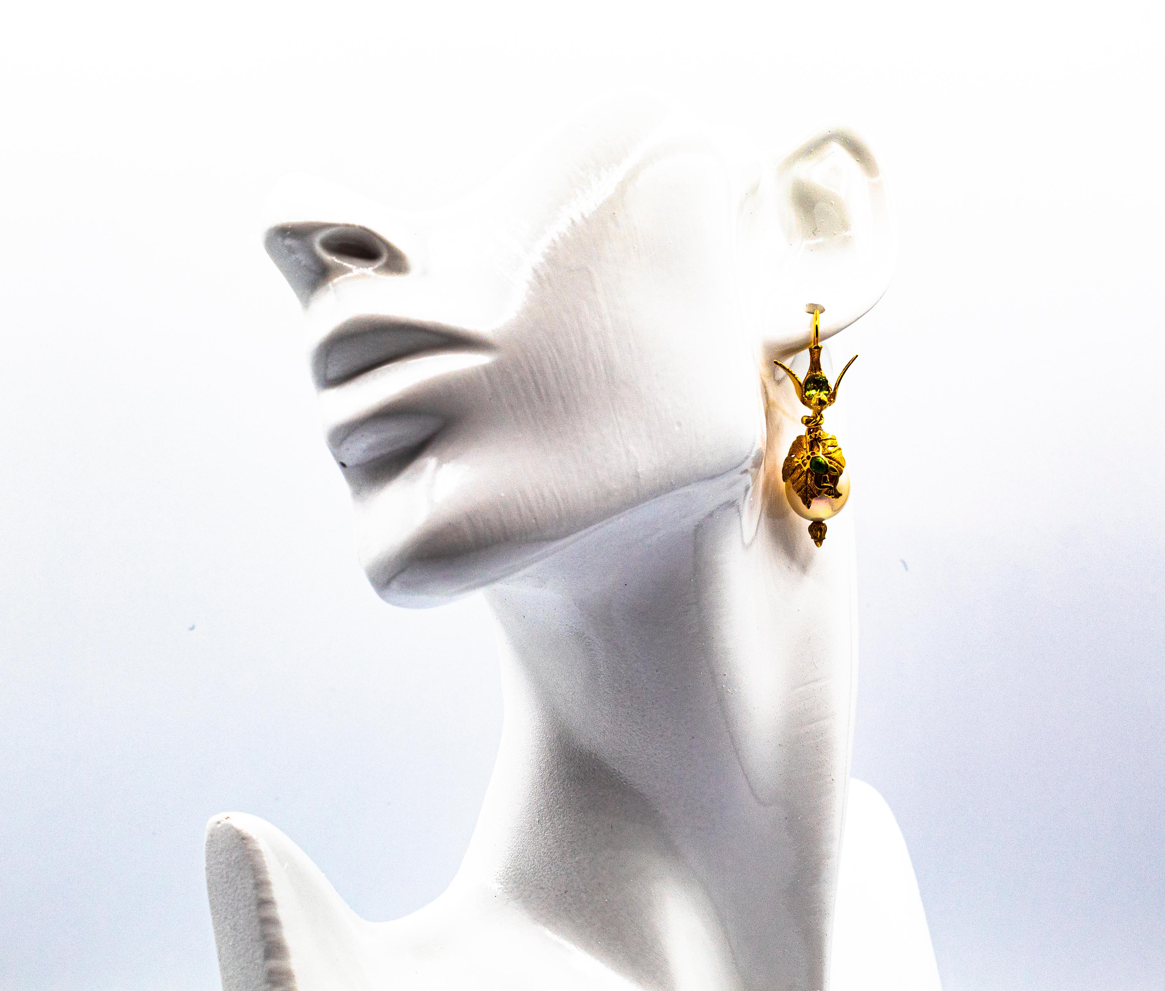 Boucles d'oreilles pendantes en or jaune, diamant blanc péridot perle émail, style Art Nouveau en vente 5