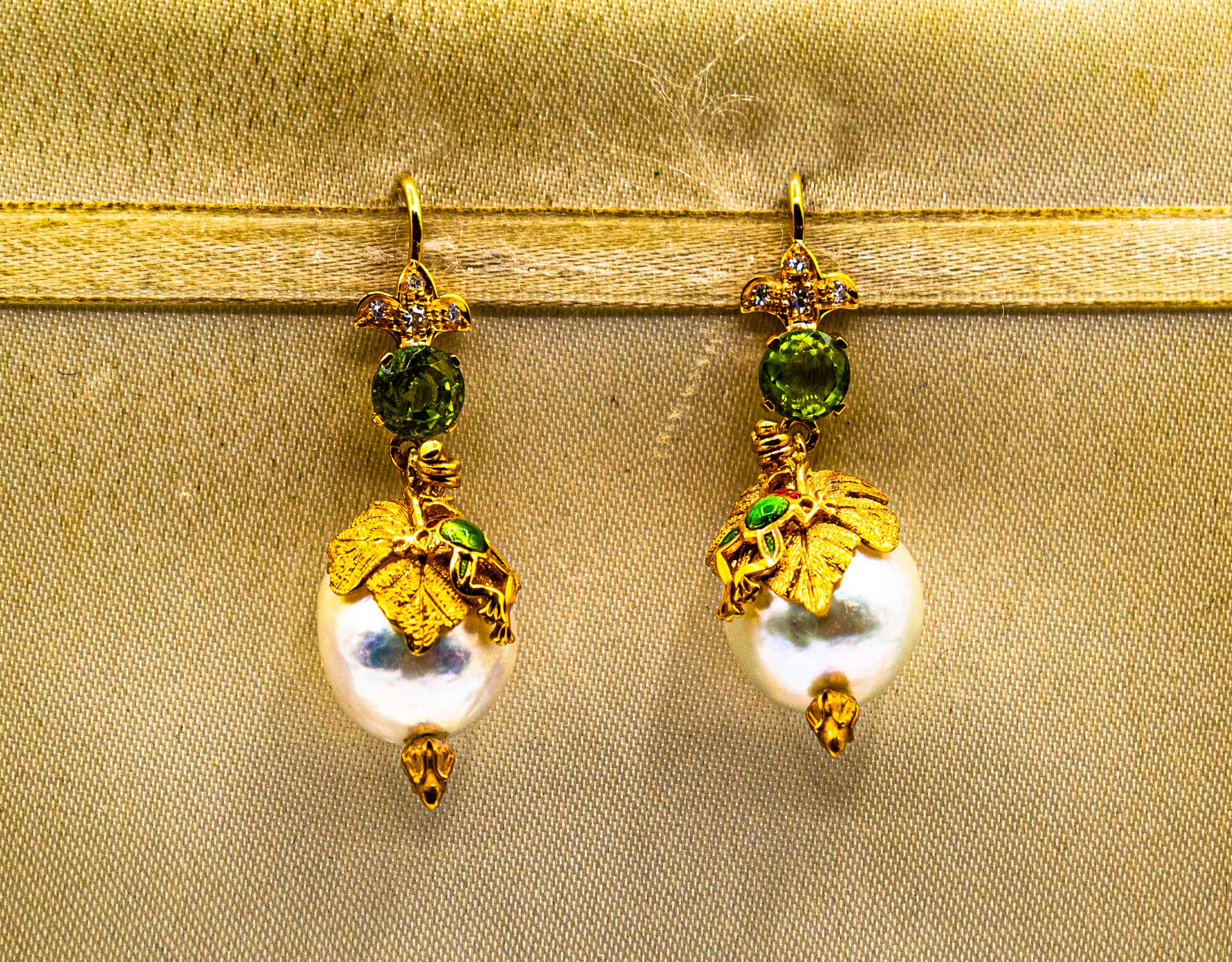 Pendientes Gota de Oro Amarillo Estilo Art Nouveau Diamante Blanco Peridoto Perla Esmalte Corte brillante en venta