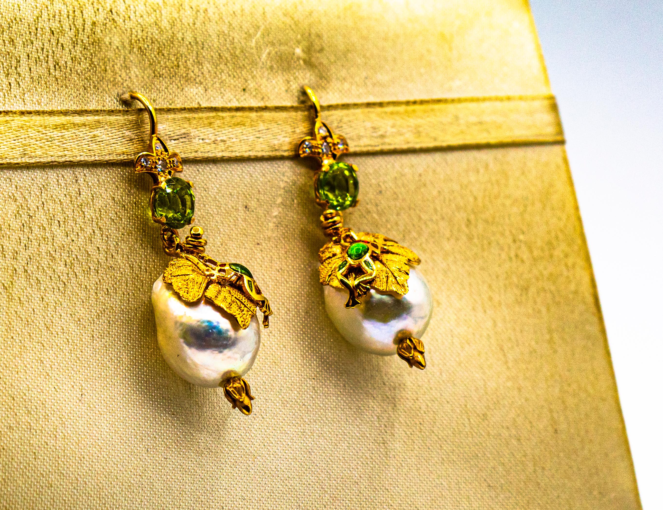 Pendientes Gota de Oro Amarillo Estilo Art Nouveau Diamante Blanco Peridoto Perla Esmalte en Nuevo estado para la venta en Naples, IT