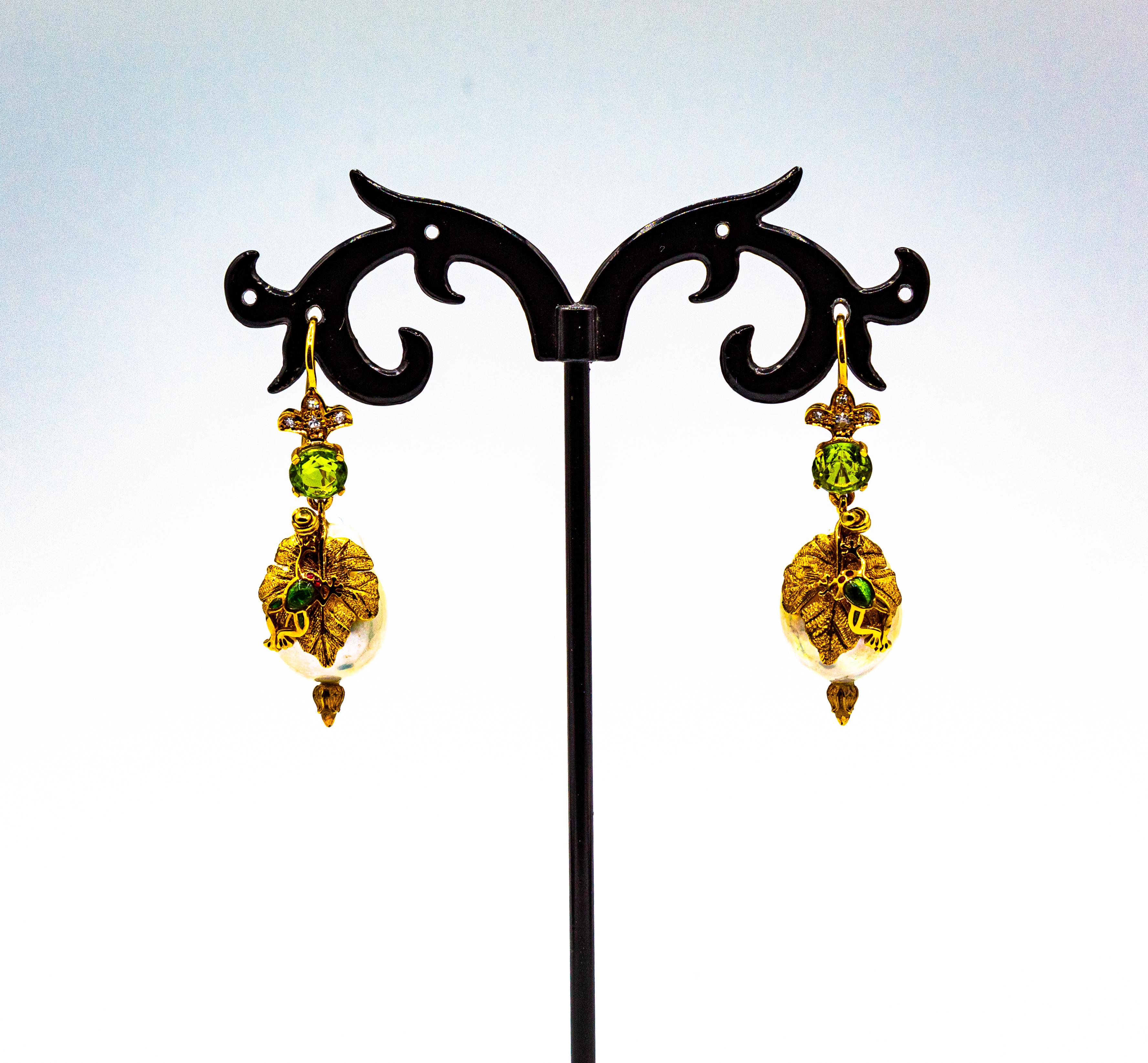 Pendientes Gota de Oro Amarillo Estilo Art Nouveau Diamante Blanco Peridoto Perla Esmalte en venta 1