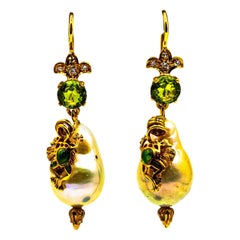 Pendientes Gota de Oro Amarillo Estilo Art Nouveau Diamante Blanco Peridoto Perla Esmalte