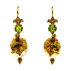 Pendientes Gota de Oro Amarillo Estilo Art Nouveau Diamante Blanco Peridoto Perla Esmalte