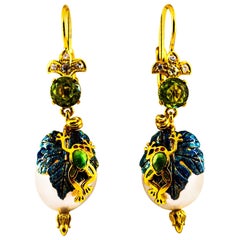 Boucles d'oreilles « Frog » de style Art Nouveau en or jaune avec diamants blancs, péridots et émail
