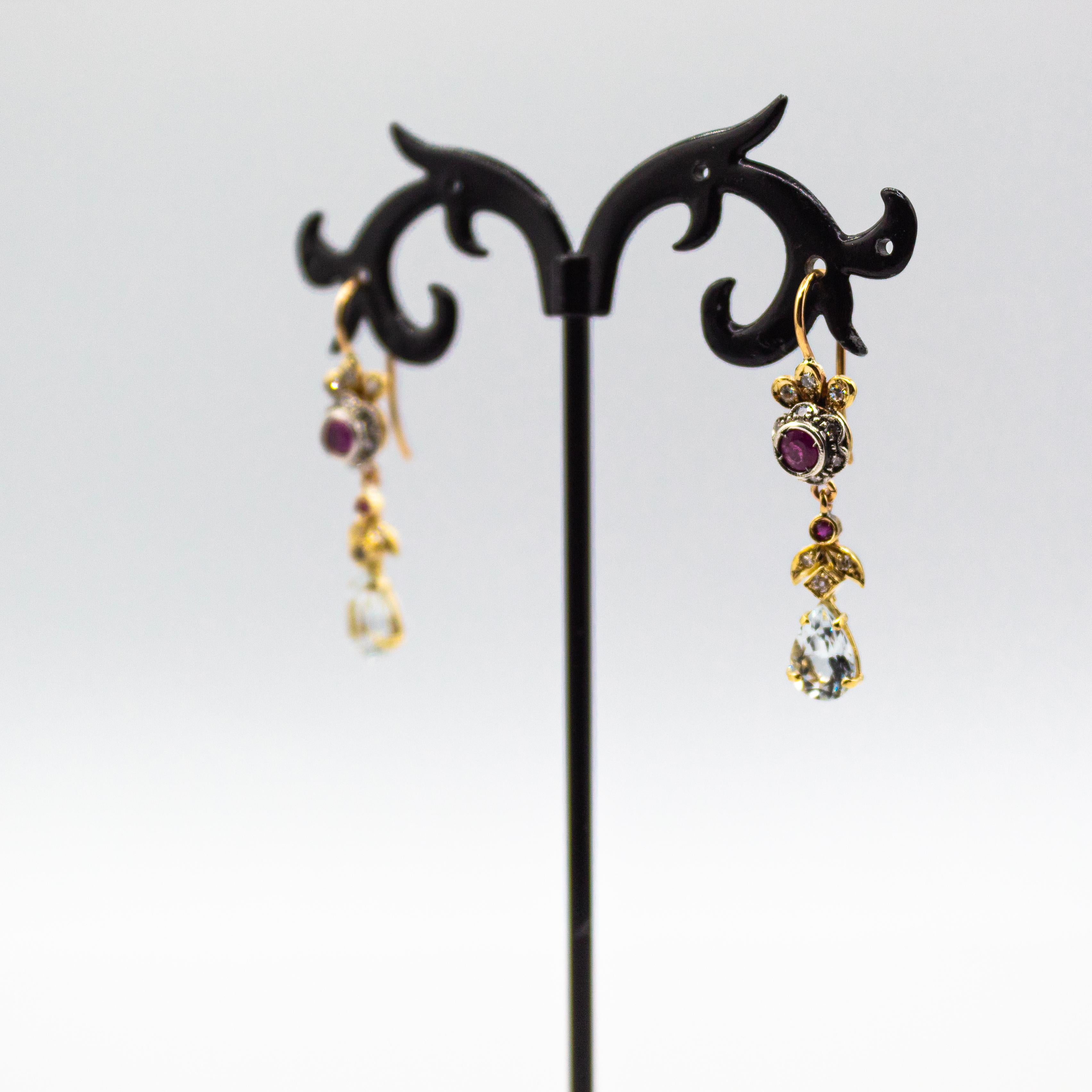 Orecchini a goccia in stile Art Nouveau in oro giallo con diamante bianco e rubino e acquamarina In condizioni Nuovo in vendita a Naples, IT