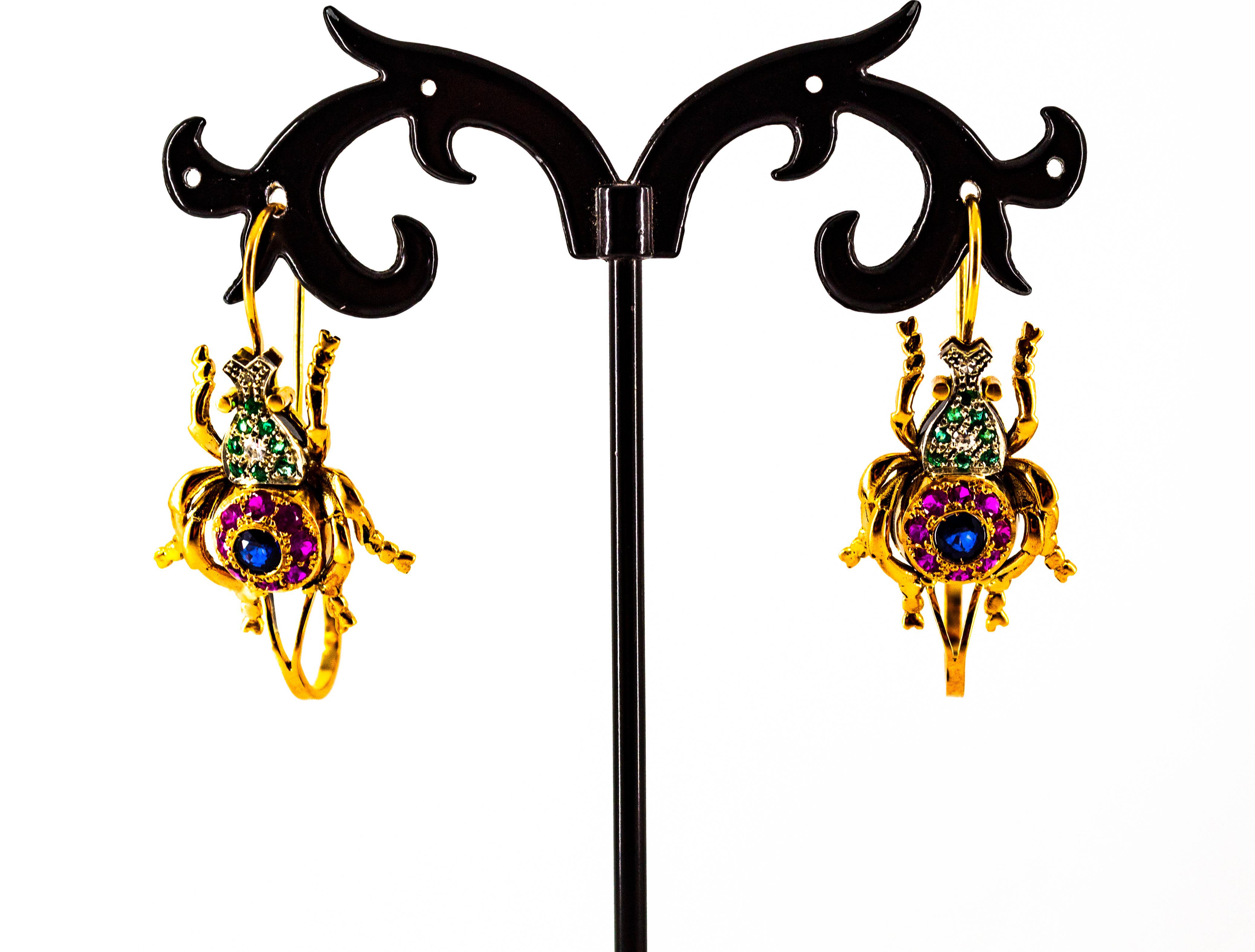 Orecchini a goccia in stile Art Nouveau in oro giallo con diamante bianco, rubino e smeraldo e zaffiro in vendita 2