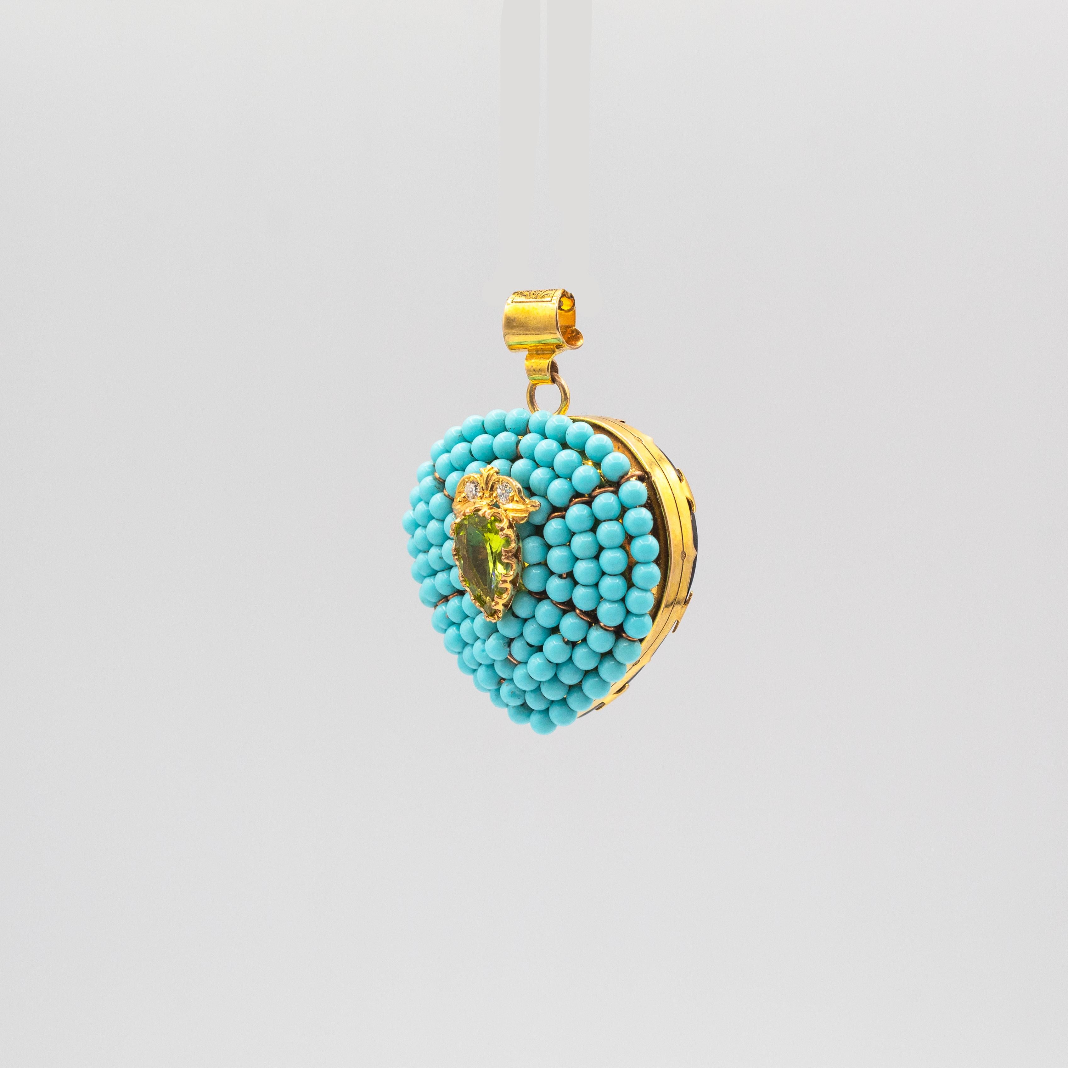 Taille poire Pendentif cœur de style Art nouveau en or jaune avec diamant blanc, turquoise, péridot et onyx en vente