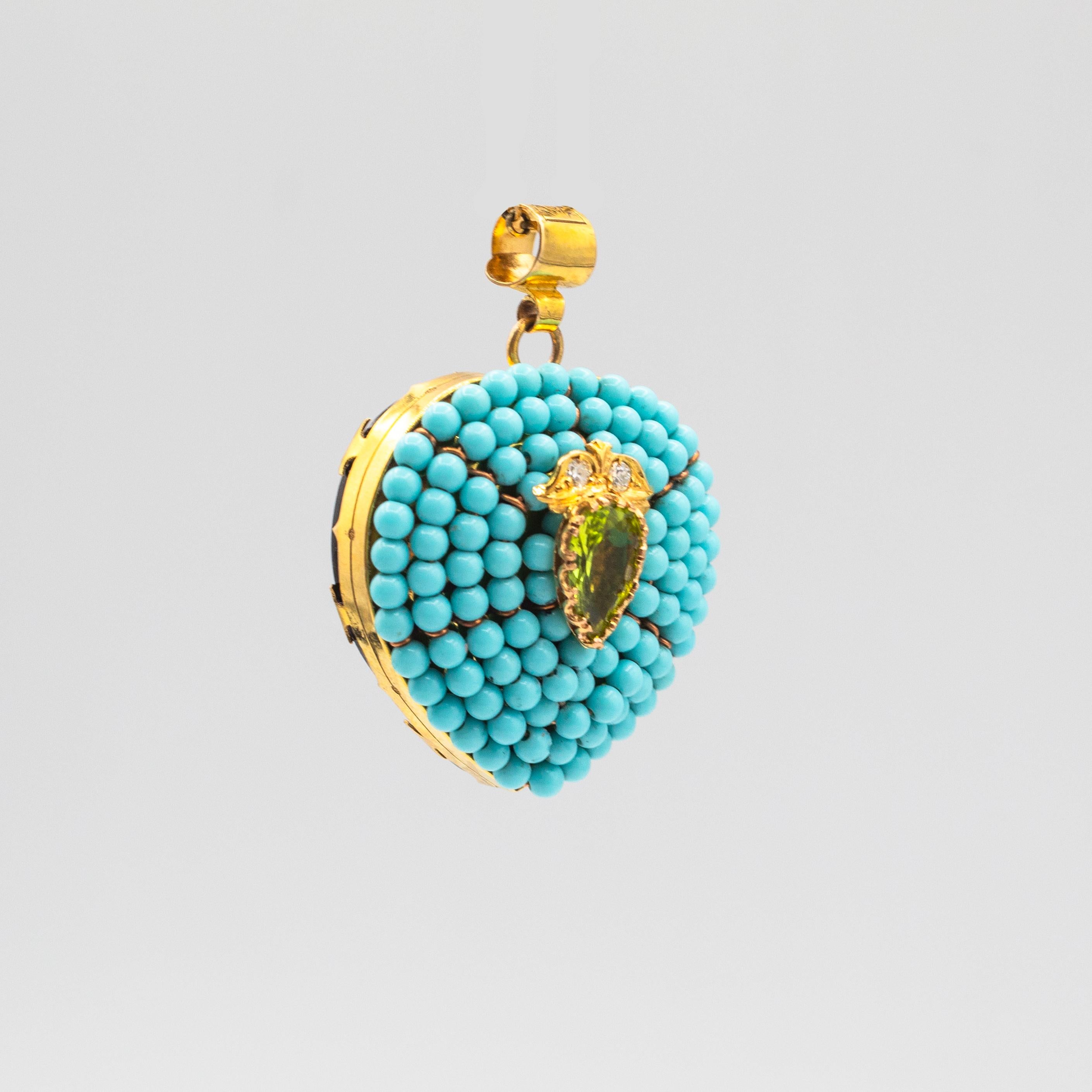 Art Nouveau Style White Diamond Turquoise Peridot Onyx Yellow Gold Heart Pendant für Damen oder Herren im Angebot