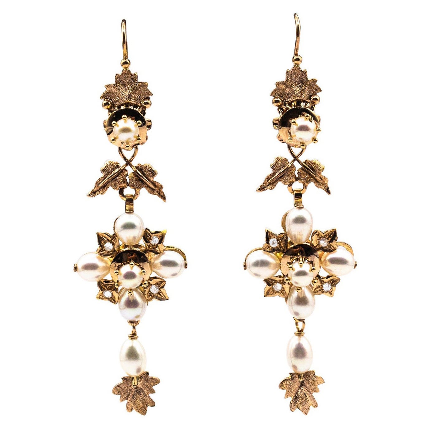 Boucles d'oreilles en goutte de style Art nouveau en or jaune avec perles et diamants blancs taille rose en vente