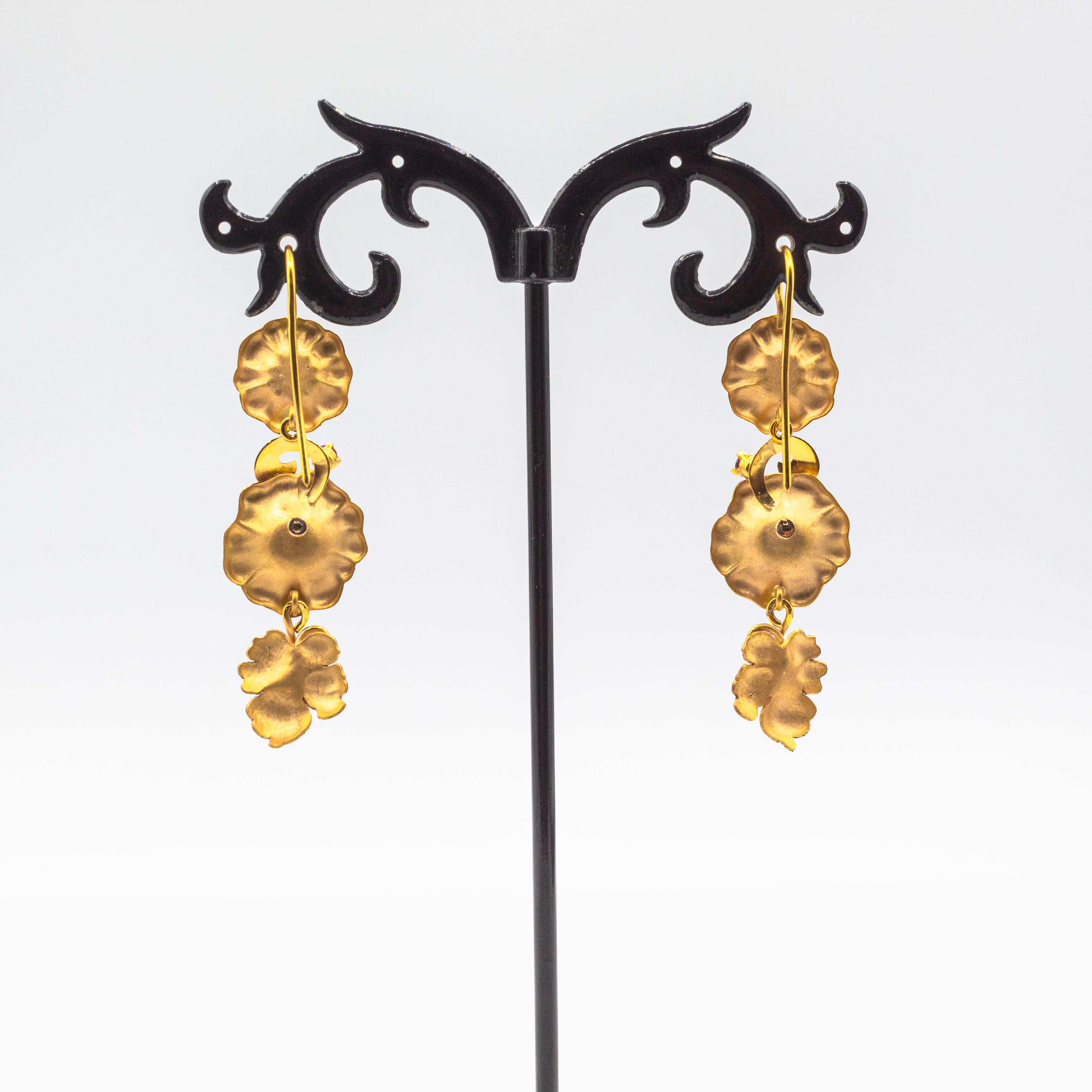 Round Cut Art Nouveau Style White Rose Cut Diamond Ruby Yellow Gold 