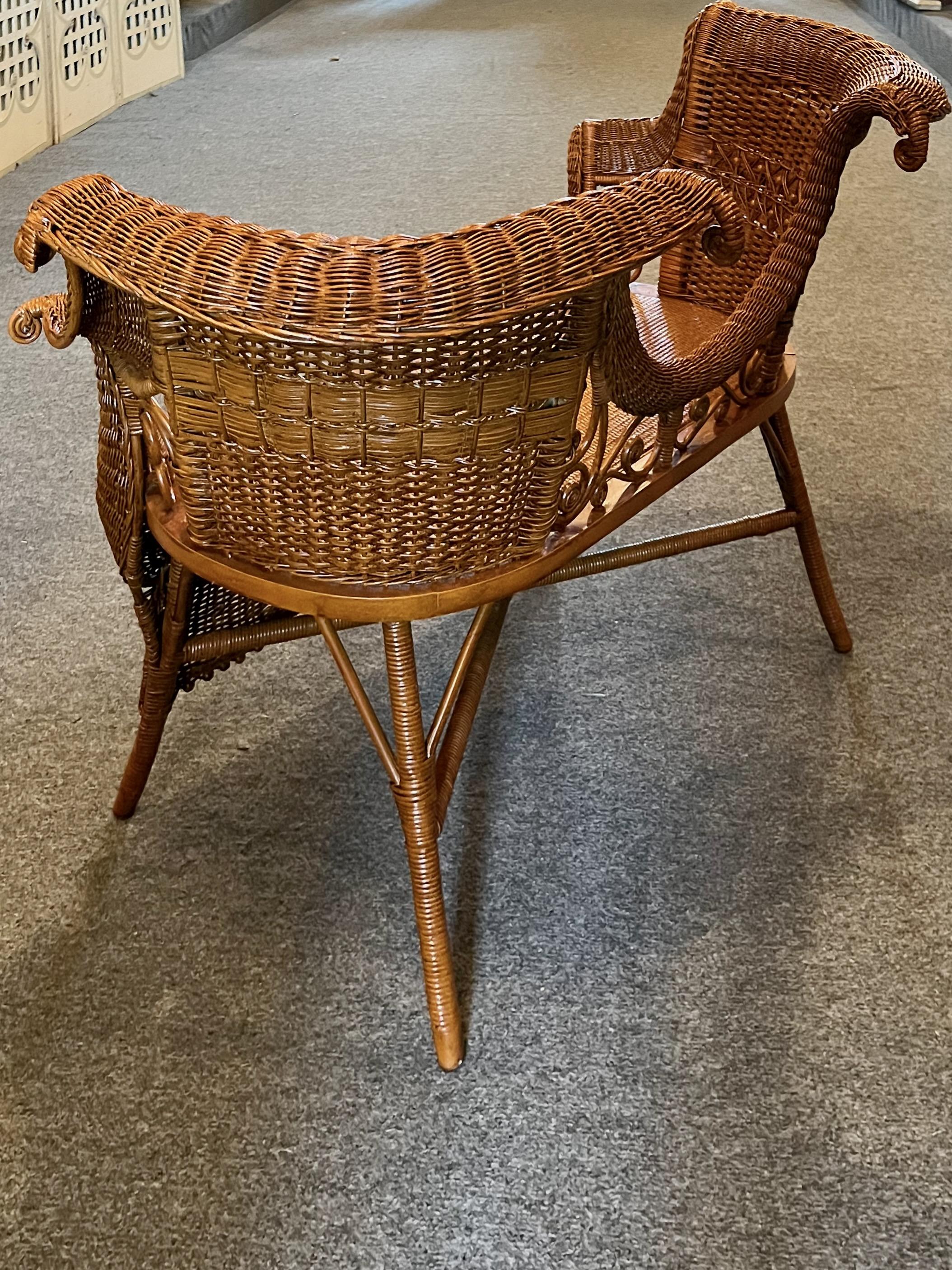 Art Nouveau Style Wicker Settee / Tete-a-Tete in Natural Finish en venta 1