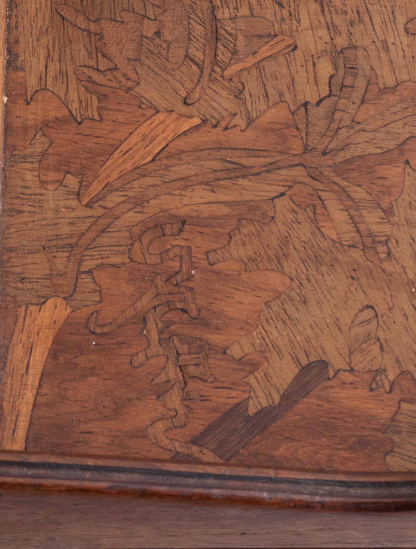 Bois Plateau Art Nouveau Tournesol par Gallé, 20ème siècle en vente