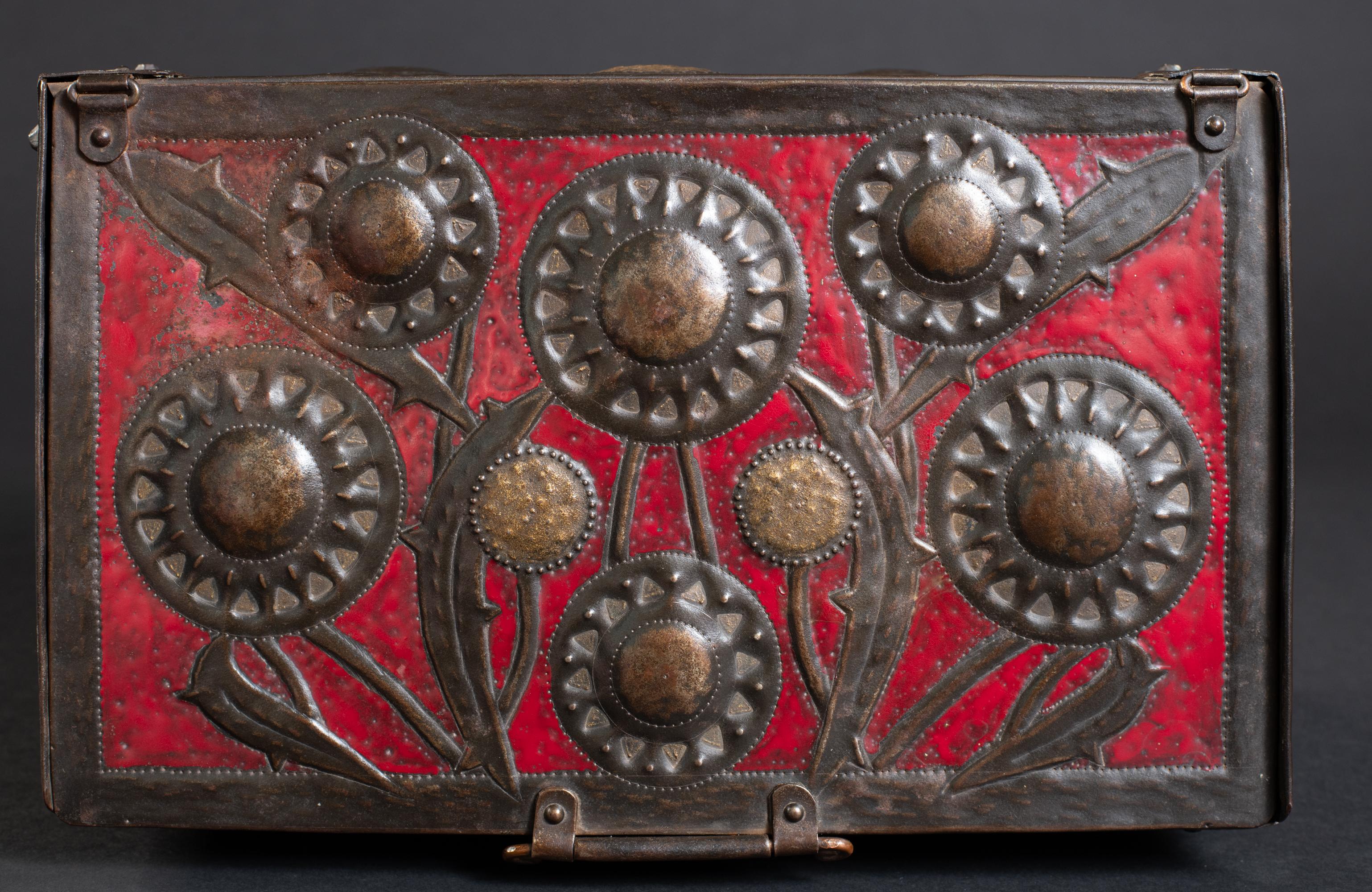 Caja Art Nouveau Girasoles Repoussé de Alfred Daguet en venta 4