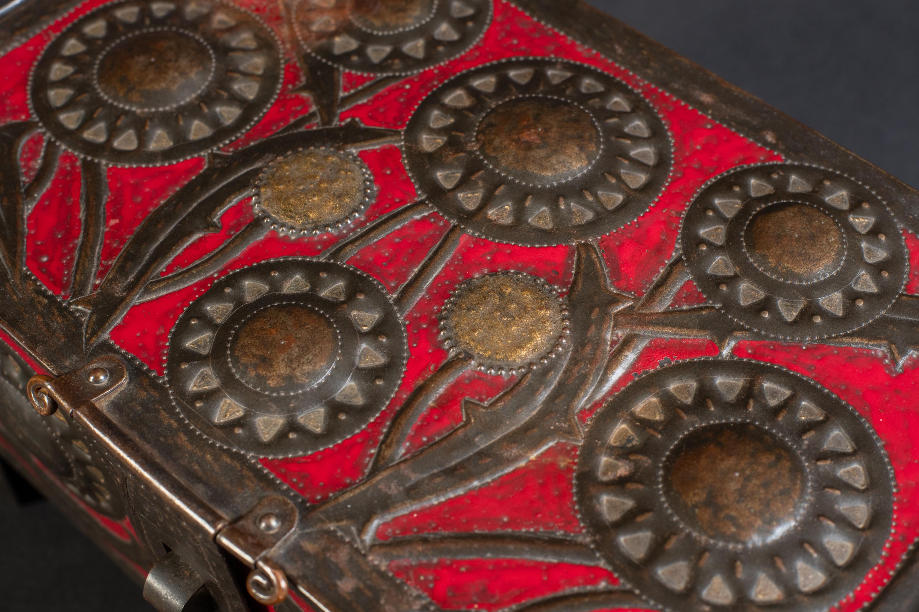 Caja Art Nouveau Girasoles Repoussé de Alfred Daguet en venta 5
