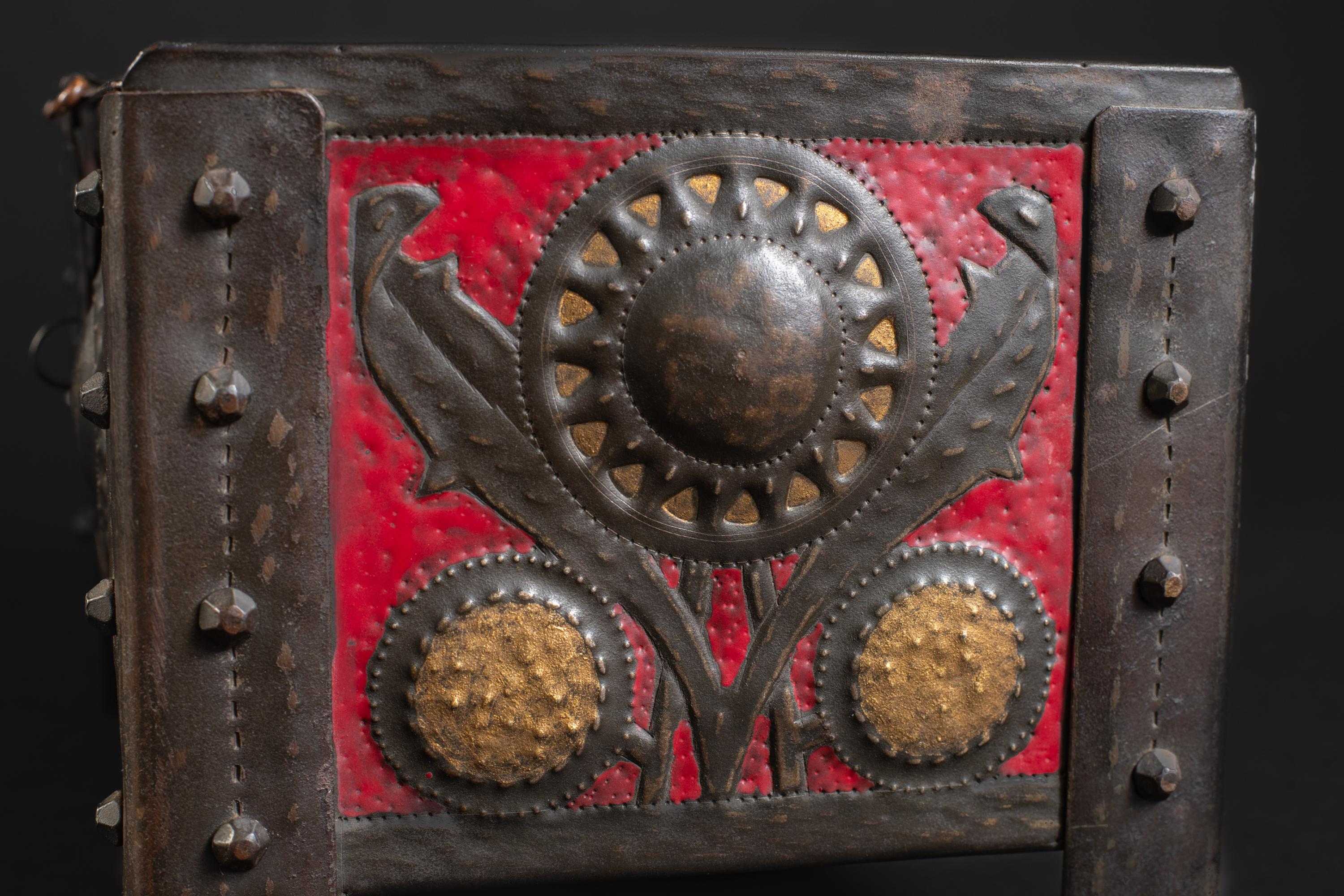 Caja Art Nouveau Girasoles Repoussé de Alfred Daguet en venta 2