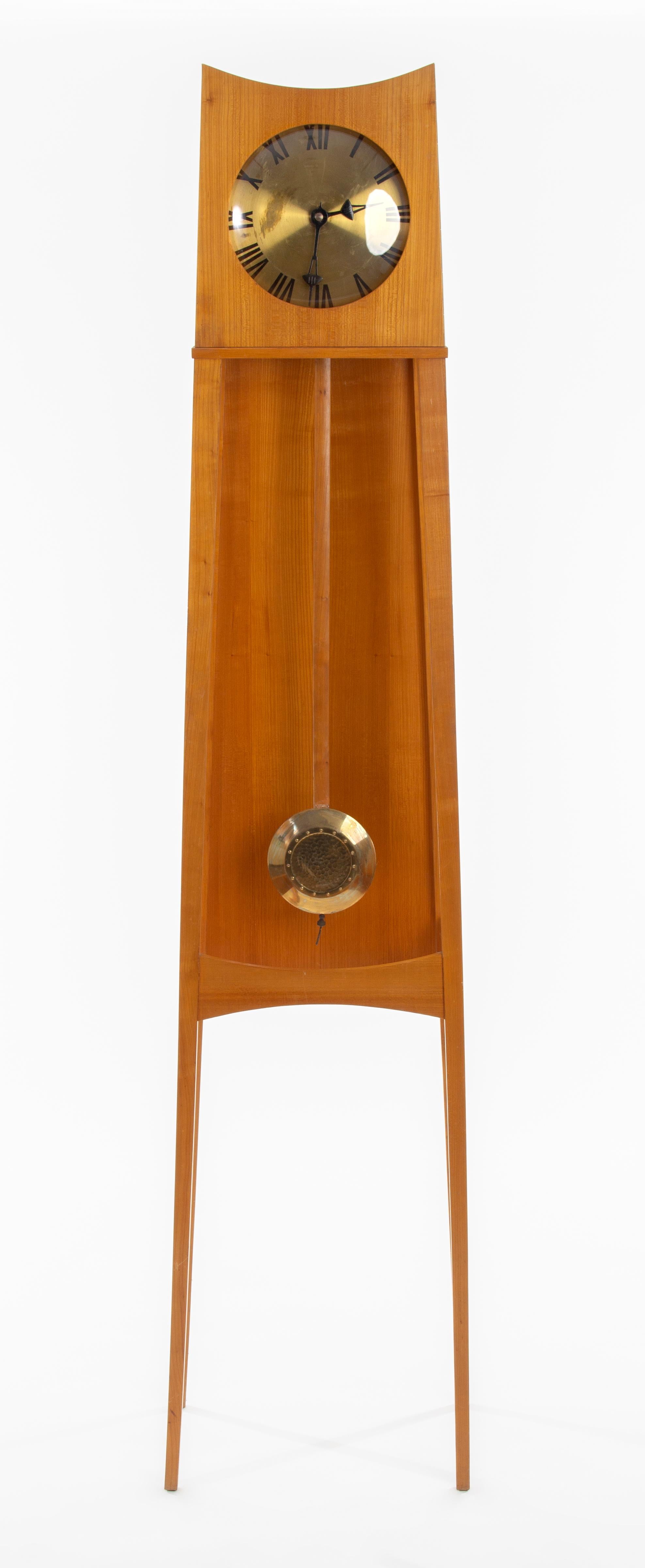 Standing clock in Art Nouveau style, manufactured arround 1910.
Wooden parts of sycamore maple tree.
