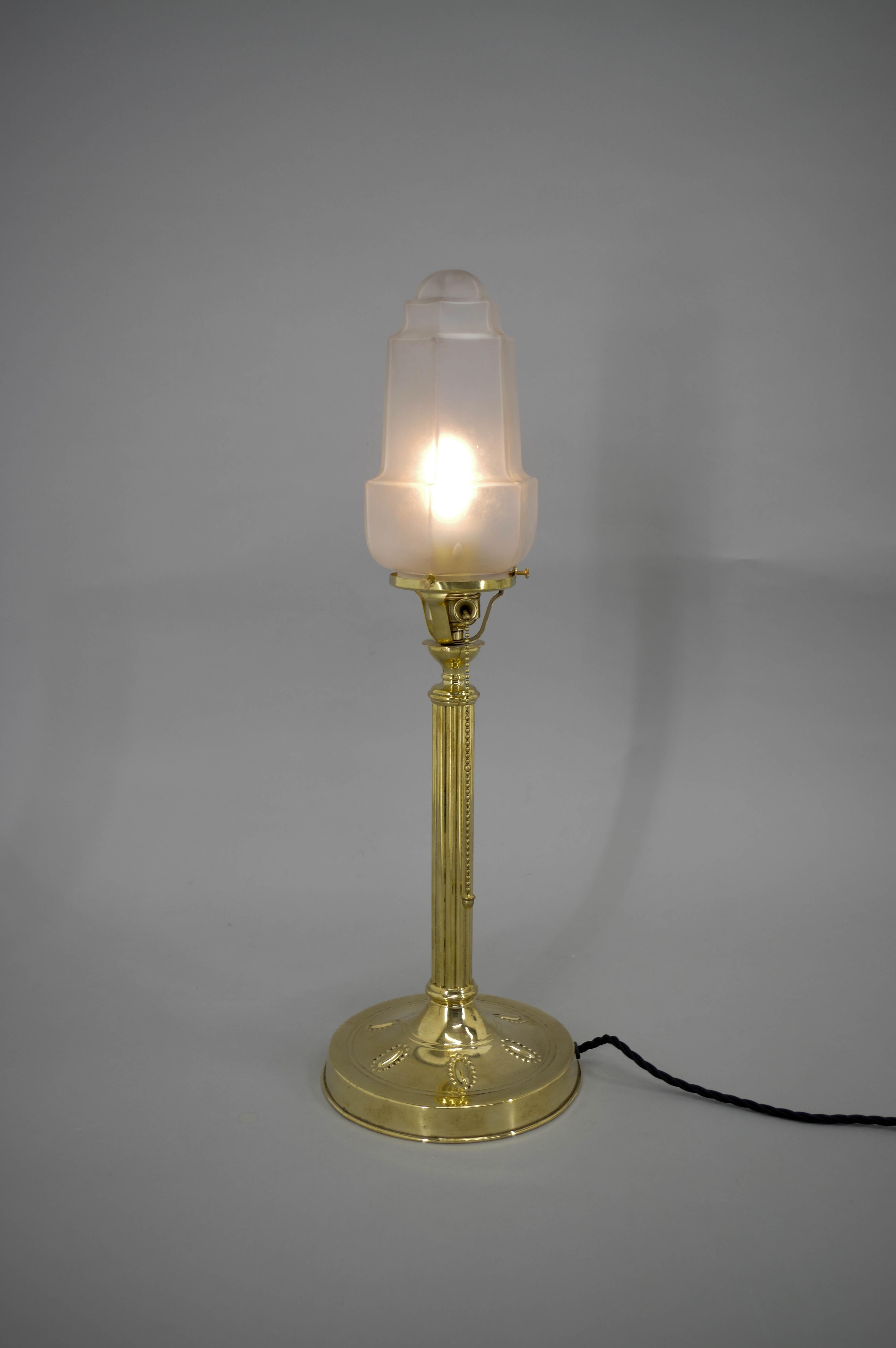 Art Nouveau table lamp made in Austria in 1910s.
Restored: cleaned, polished, rewired
1x40W, E25-E27 bulb
US plug adapter included