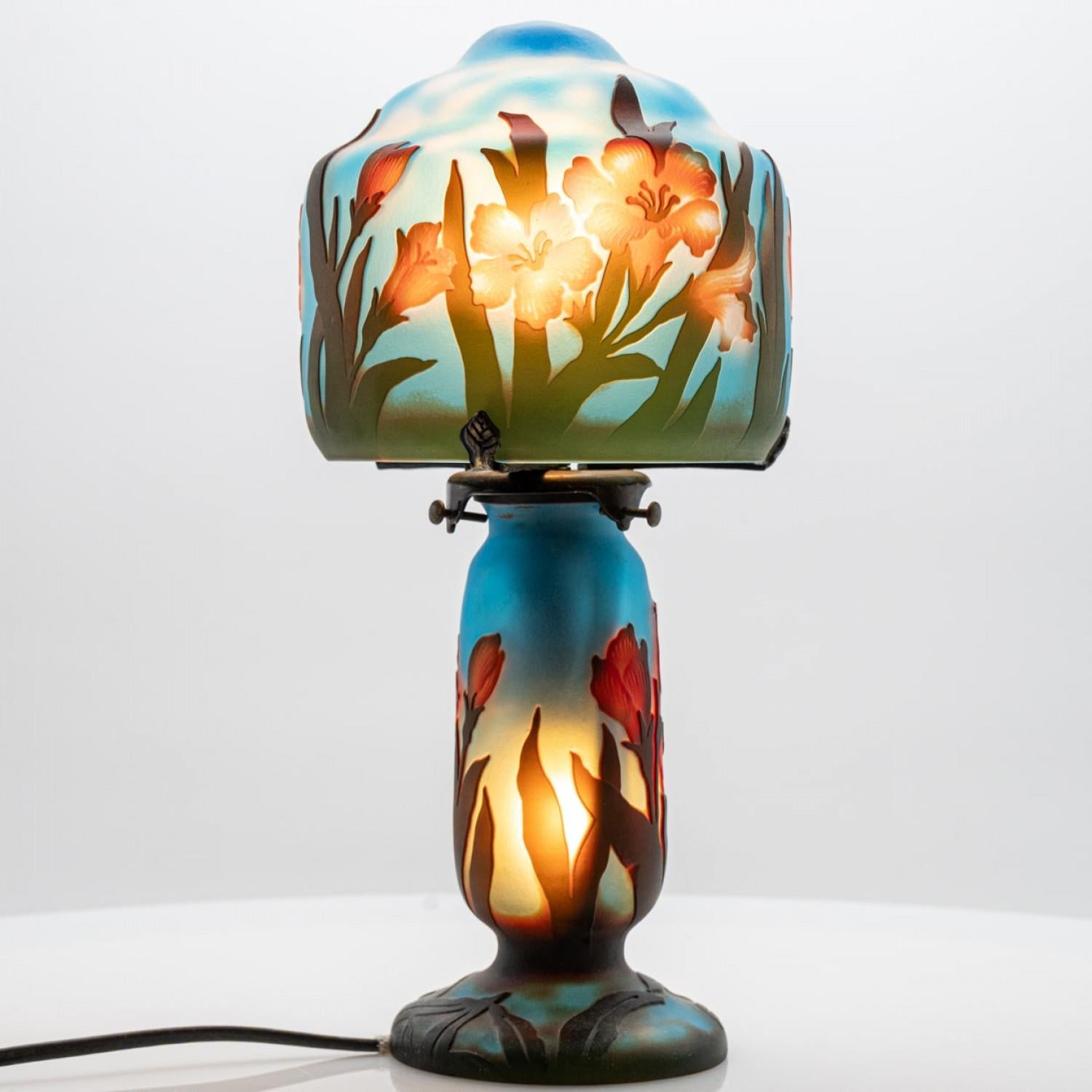 Art Nouveau Lámpara de mesa Azul Ámbar Marrón Floral Vidrio Impreso, Francia Francés en venta