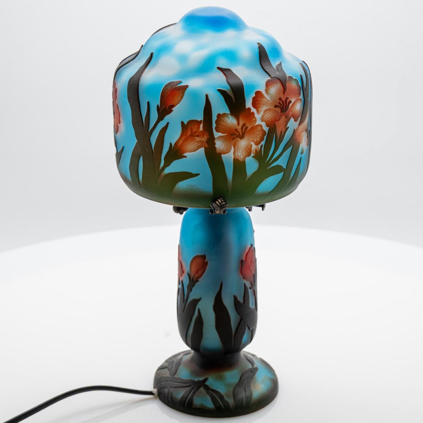 Art Nouveau Lámpara de mesa Azul Ámbar Marrón Floral Vidrio Impreso, Francia finales del siglo XX en venta