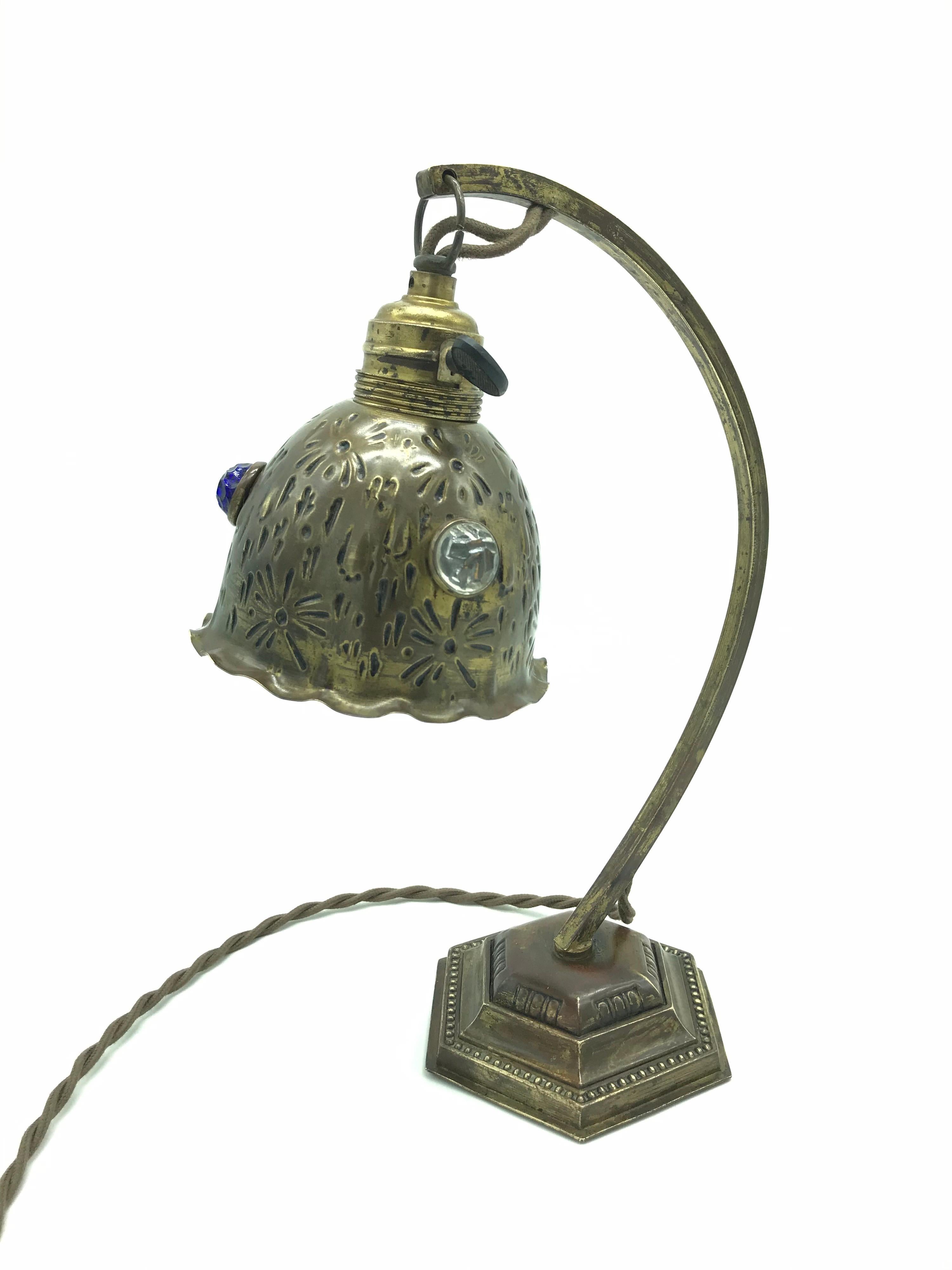 Art Nouveau table lamp from the 1920s in copper and brass. 
Inlaid glass beads in the shade. 
All original parts and still with the original brass and ceramic bulb holder. 
Rewired and can be fitted with an EU or US plug.