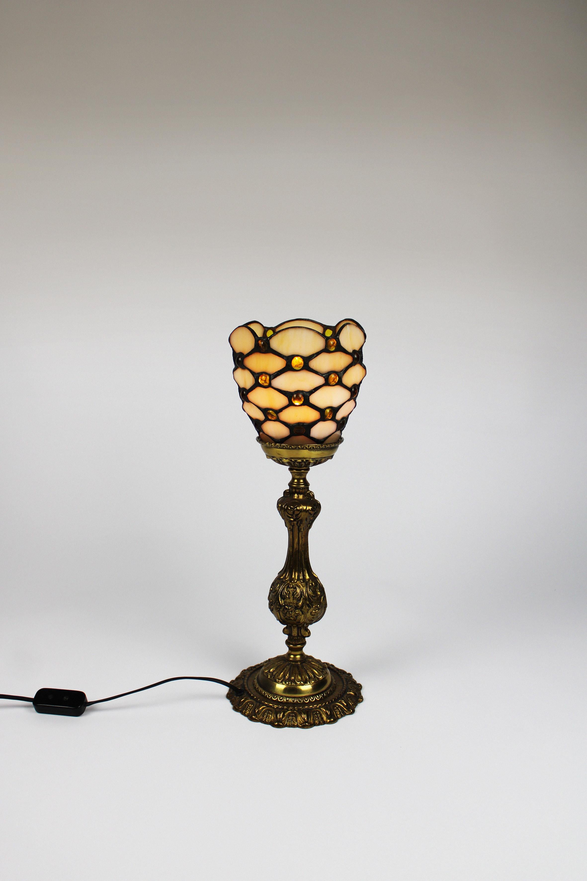 Tiffany style table lamp, made around 1950s. Many models, similar to Tiffany, are real eye-catchers for any kind of interior. This table lamp is in fine condition with minor signs of age and a perfect socket and pull cord to operate the lamp. For