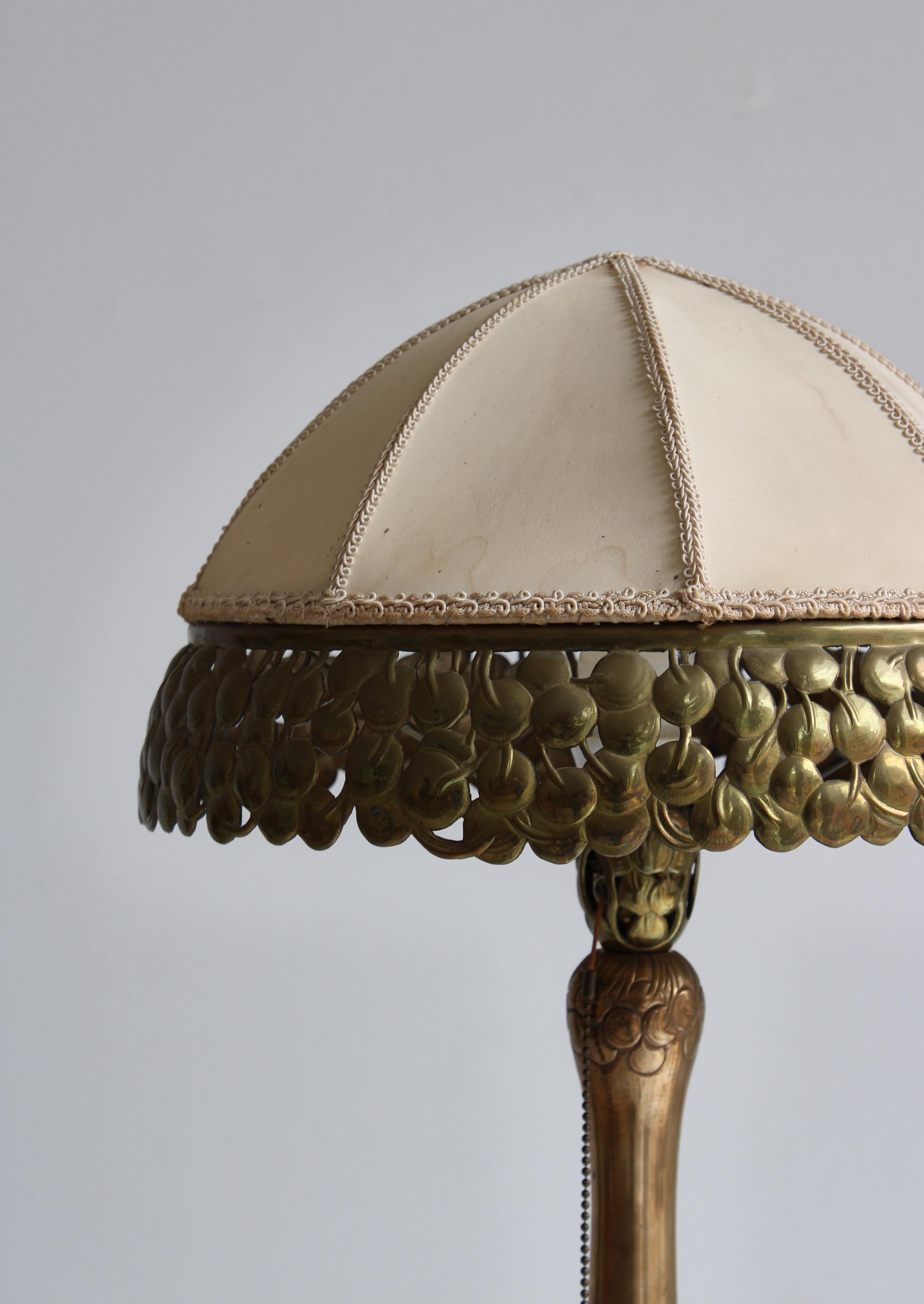 Early 20th Century Art Nouveau Table Lamp in Brass with Floral Motifs, Mogens Ballin, 1919, Denmark