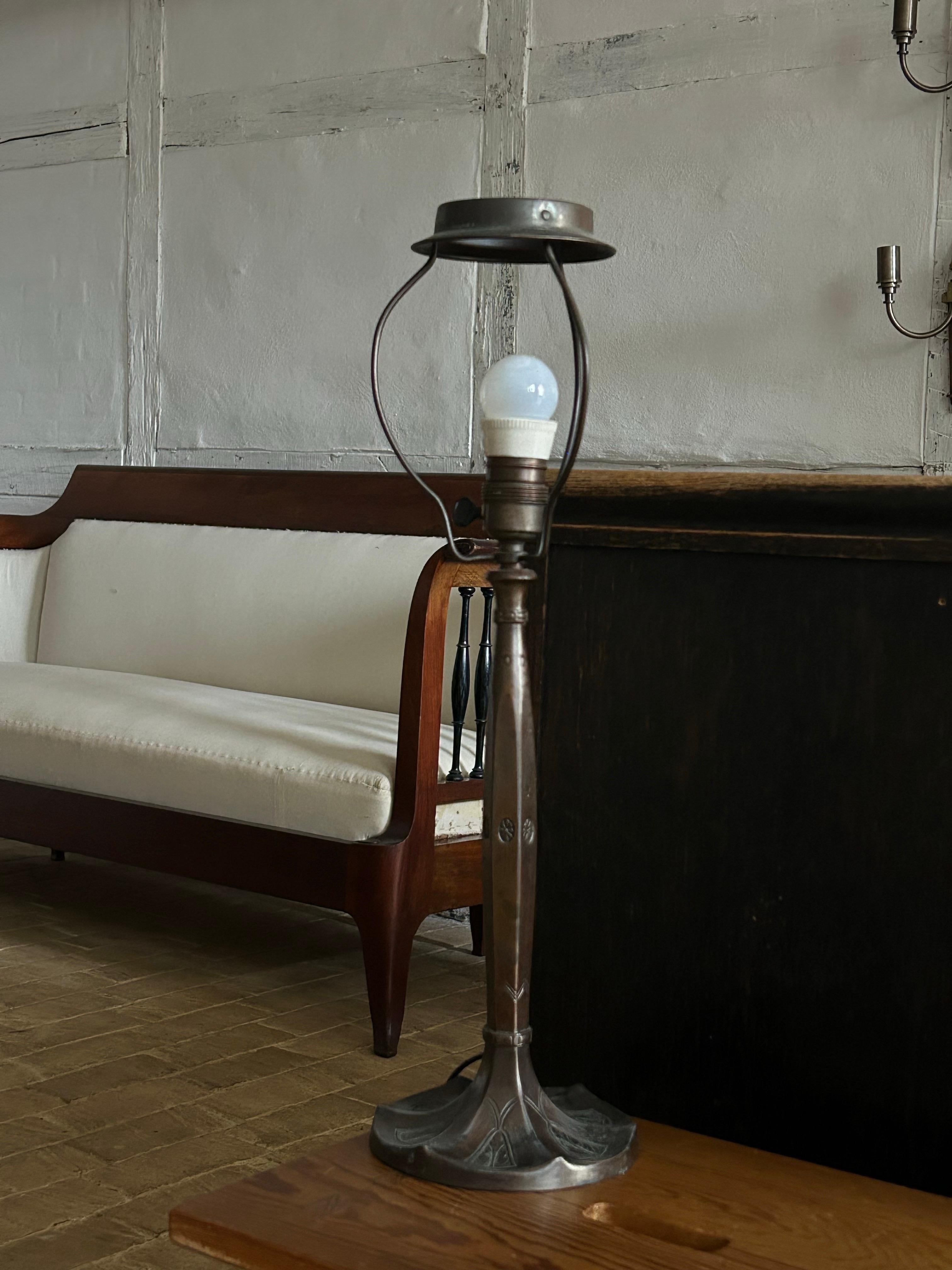 Lampe de table Art Nouveau en zinc bronzé, Danemark, c.1910 Bon état - En vente à Valby, 84