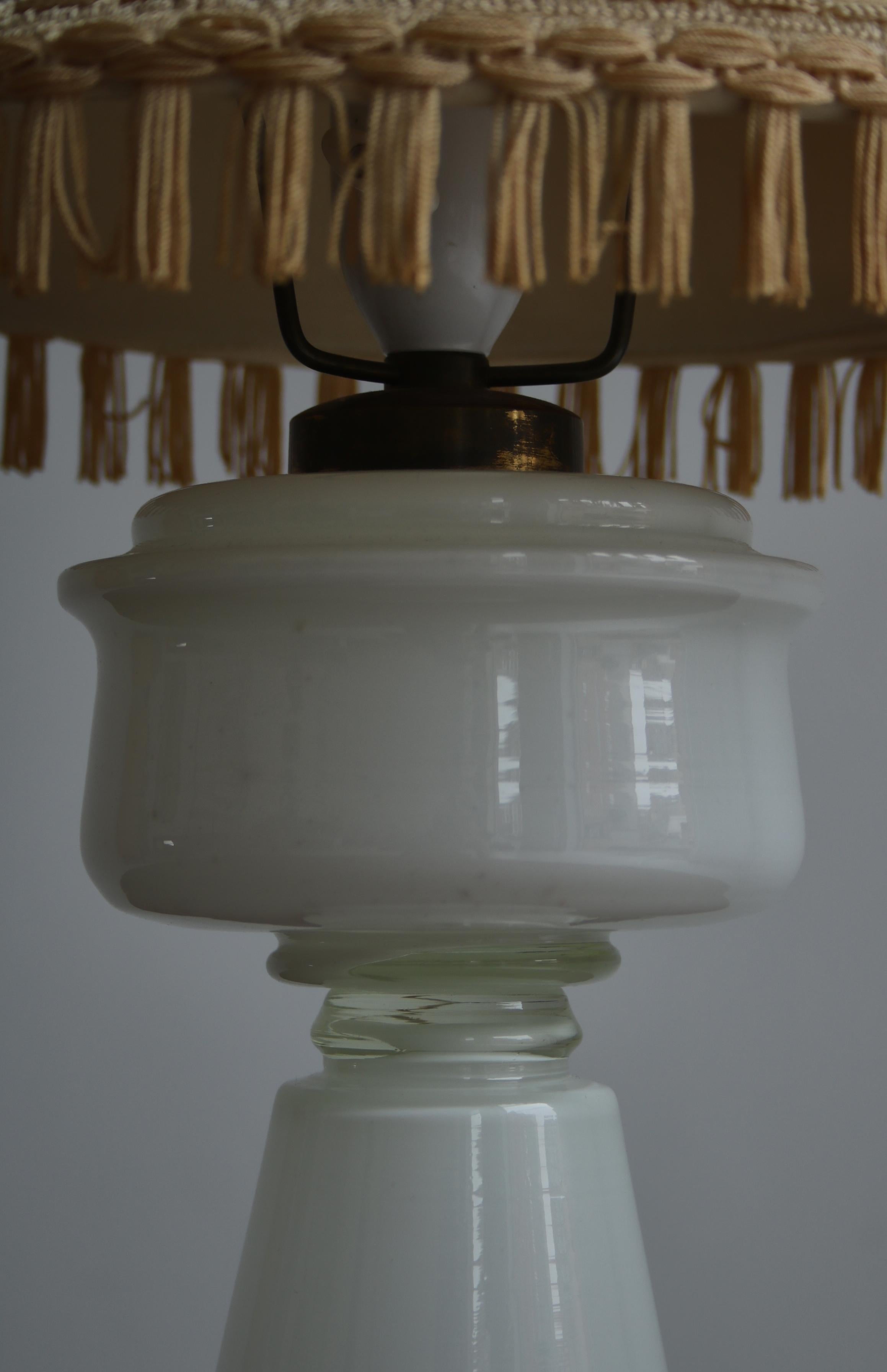 Art Nouveau Table Lamp in Mouthblown White Opaline Glass, Fyens Glasværk, 1890s In Good Condition For Sale In Odense, DK