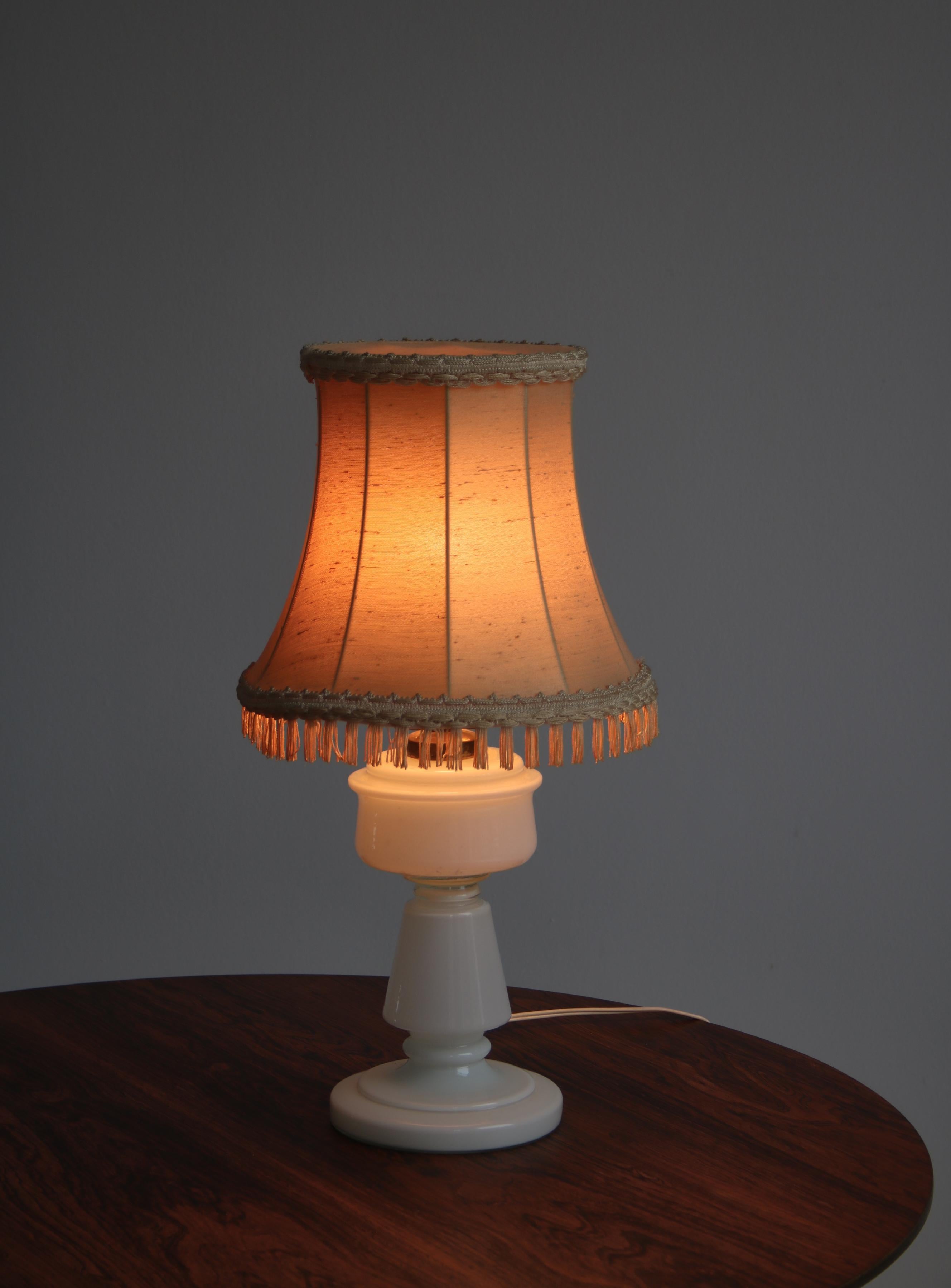 Art Nouveau Table Lamp in Mouthblown White Opaline Glass, Fyens Glasværk, 1890s For Sale 3