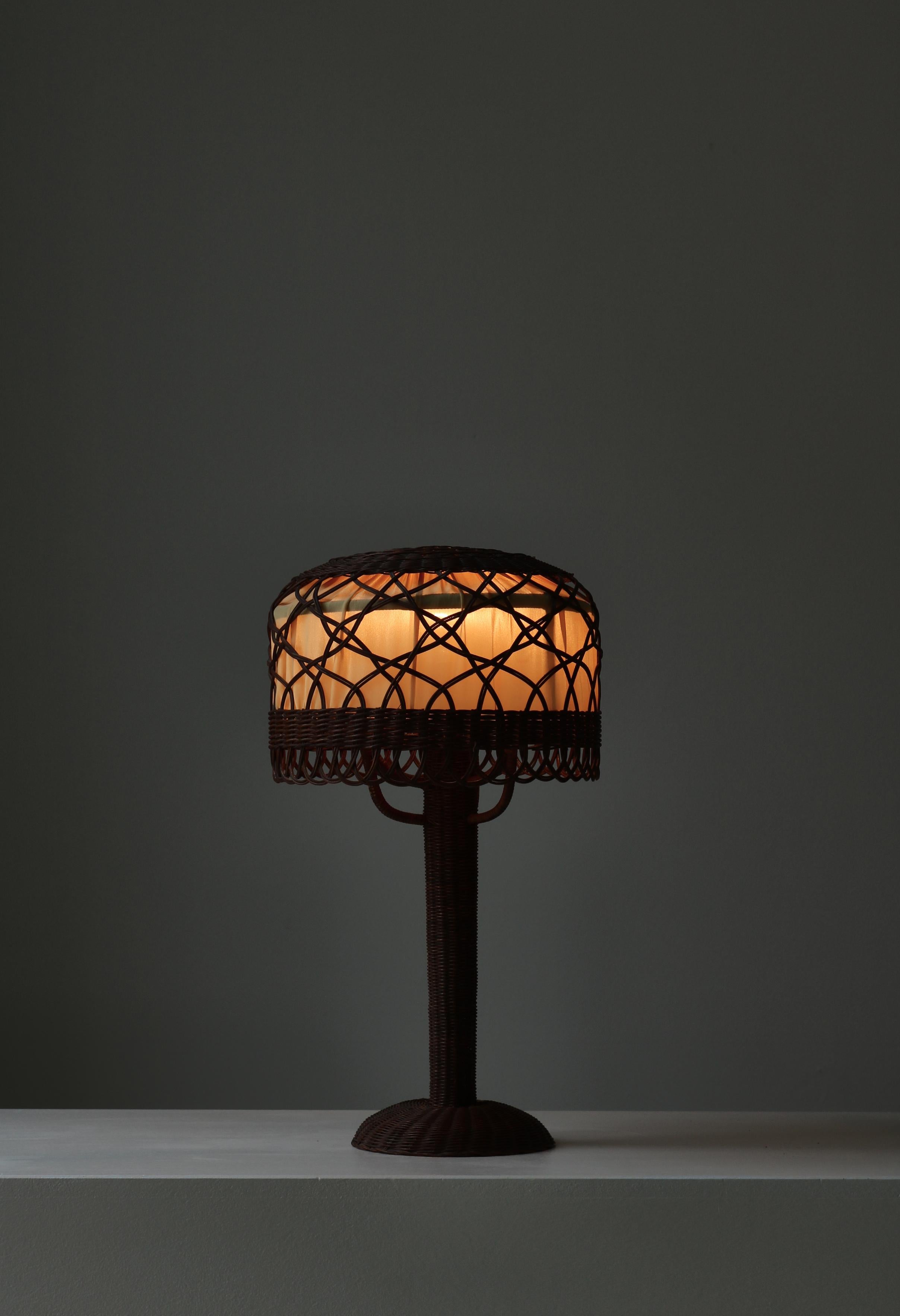 Lampada da tavolo Art Nouveau in rattan di Lund & Lawerentz, Danimarca, anni '30 In condizioni buone in vendita a Odense, DK