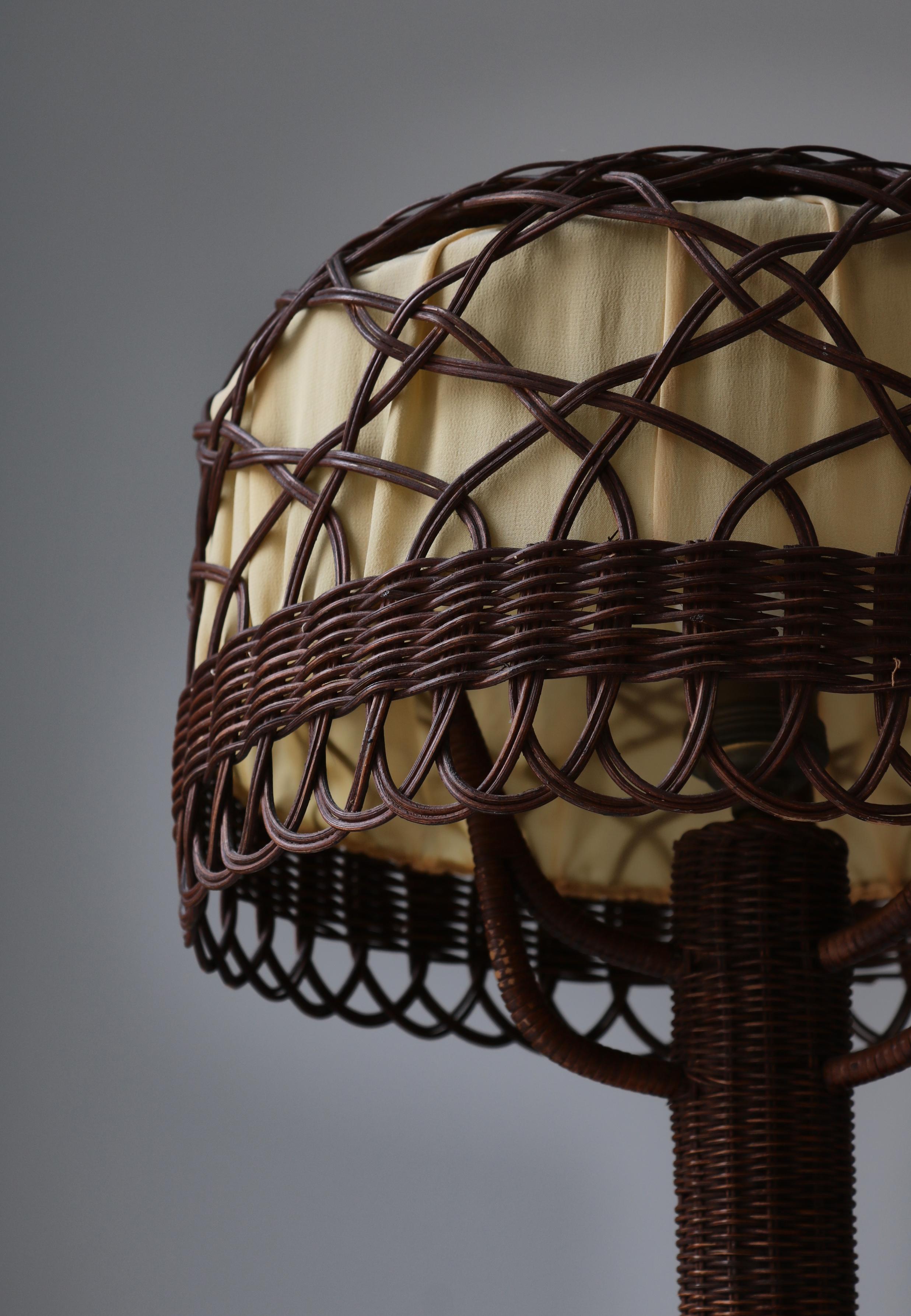 Lampada da tavolo Art Nouveau in rattan di Lund & Lawerentz, Danimarca, anni '30 in vendita 1