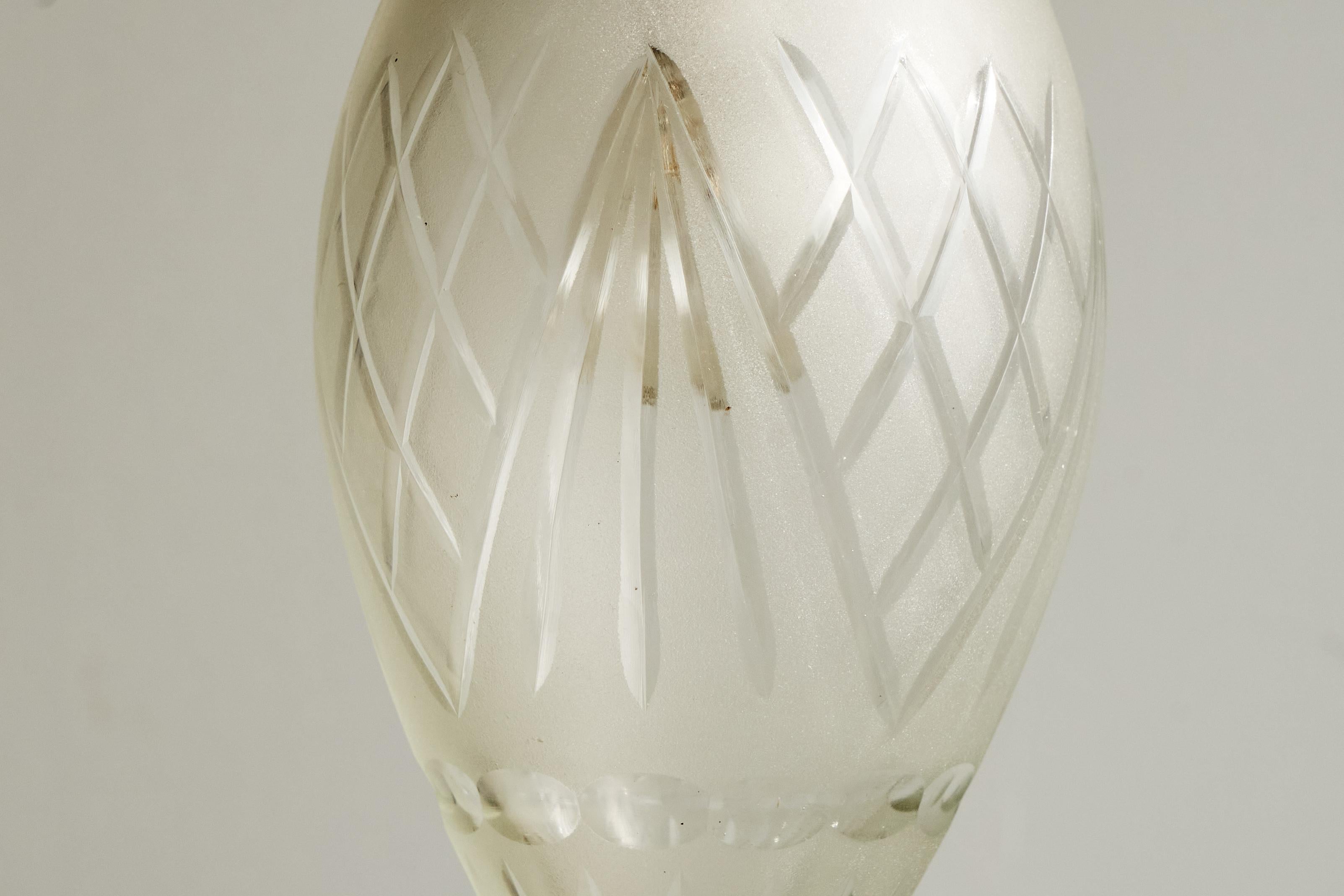 Jugendstil-Tischlampe aus sandgegossenem Messing und geätztem Glas, 1920er Jahre im Angebot 1