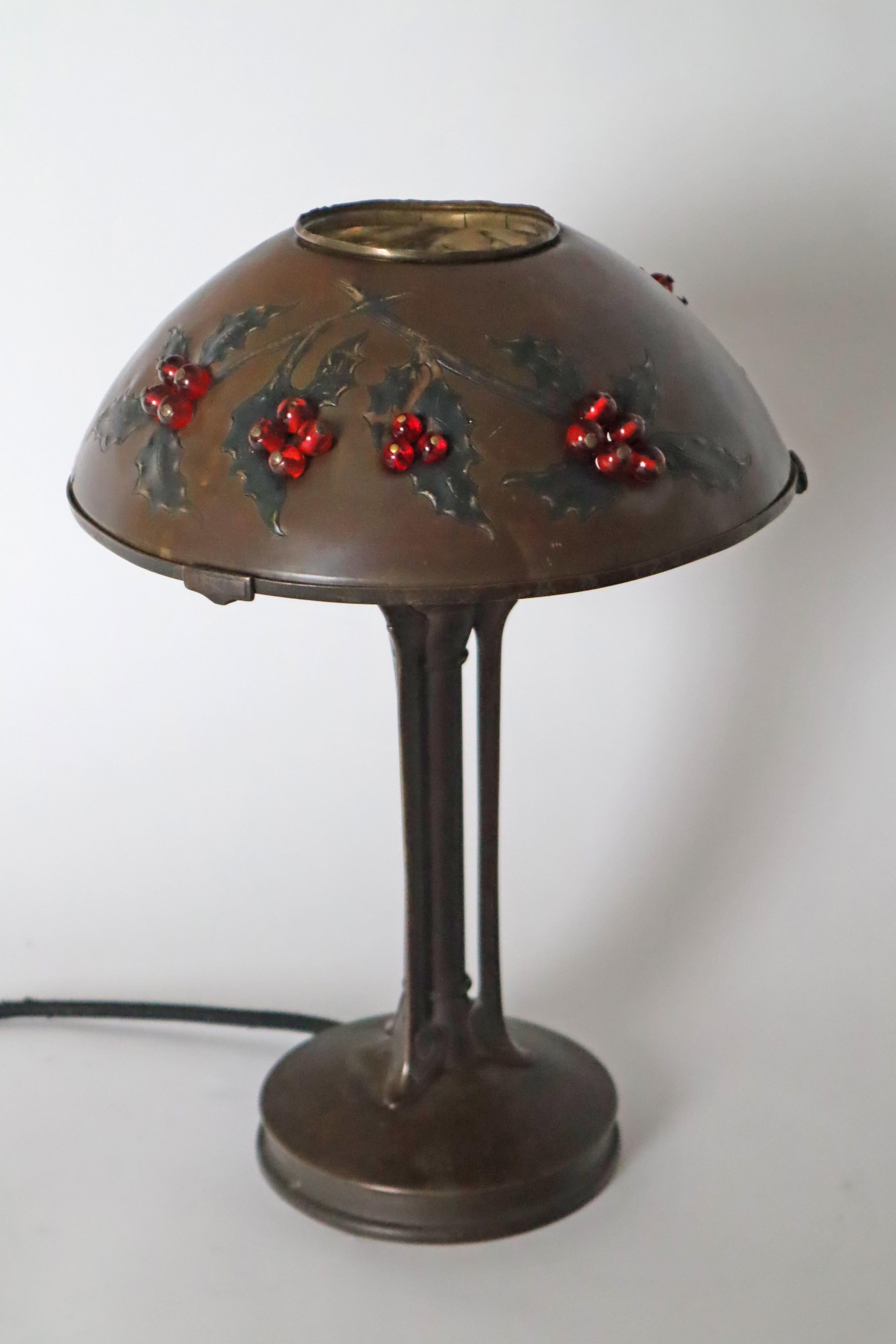 Art Nouveau Table Lamp in the Shape of a Mushroom  with Holly Plant For Sale 4