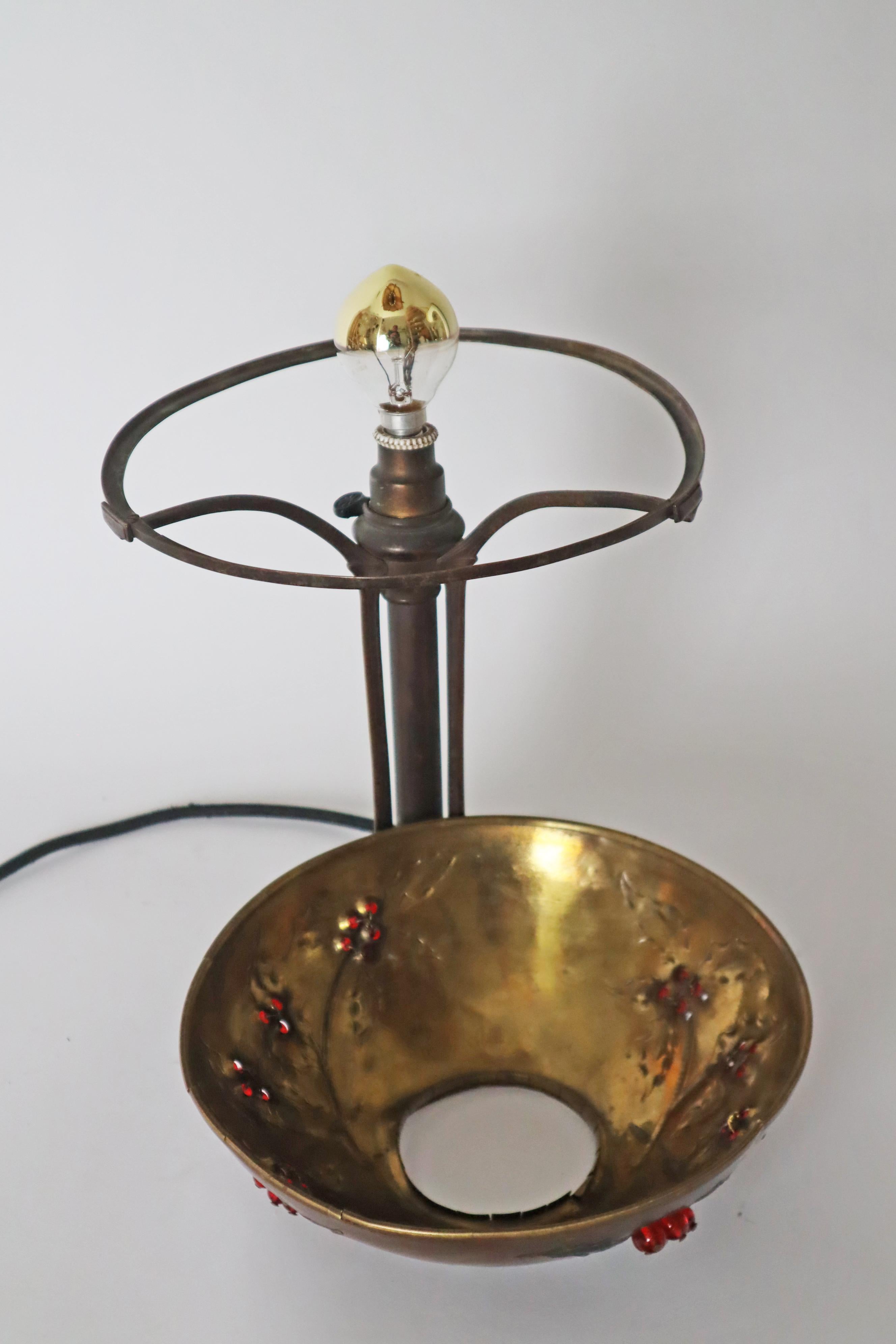 Art Nouveau Table Lamp in the Shape of a Mushroom  with Holly Plant For Sale 9
